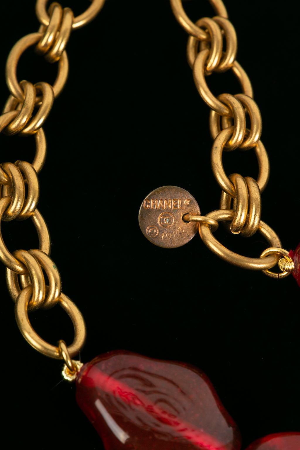 Chanel Halskette aus Gold, Metall und rotem Glas mit Paste-Perlen im Angebot 2