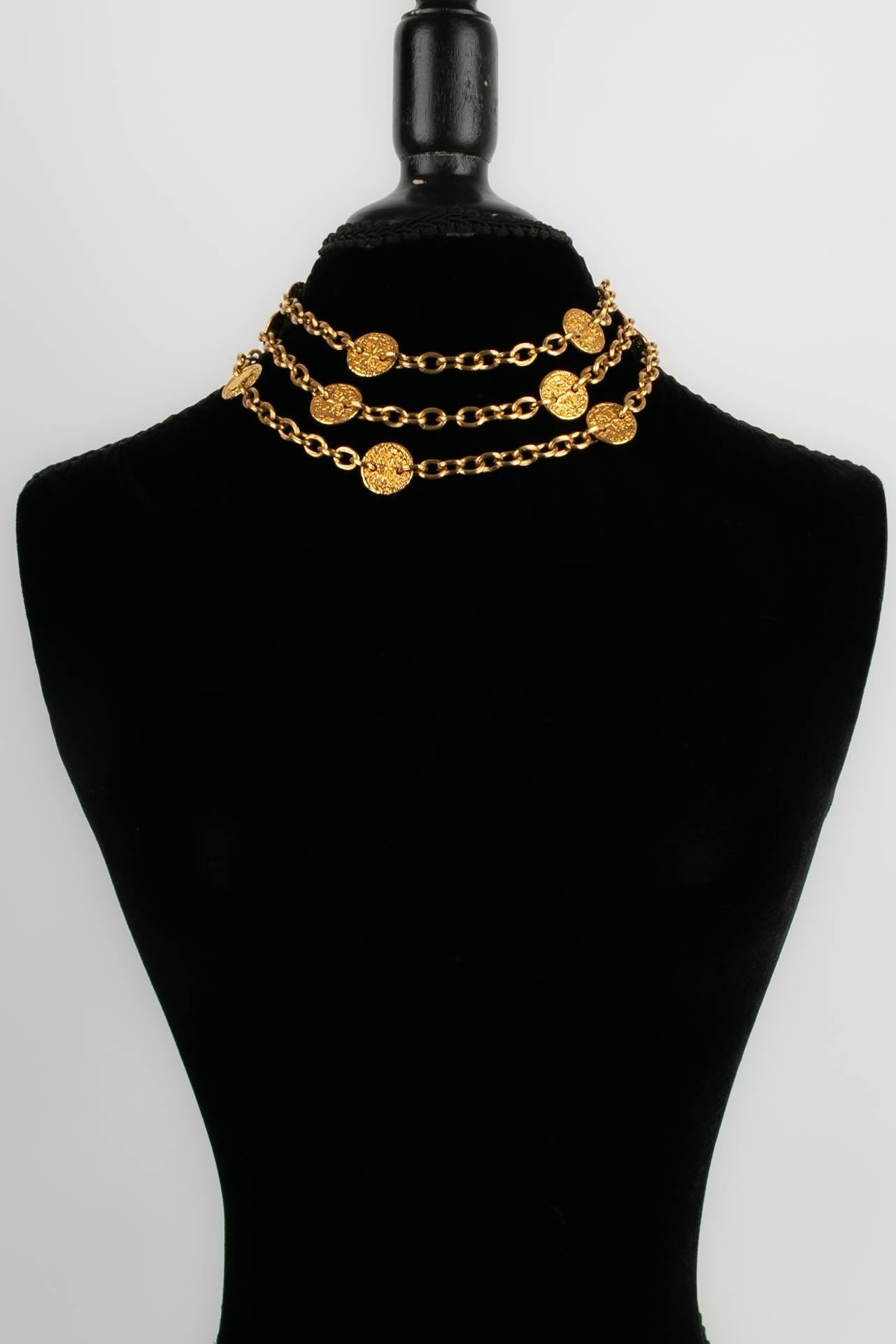 Chanel Necklace in Gold Metal Chain and Medals In Excellent Condition For Sale In SAINT-OUEN-SUR-SEINE, FR