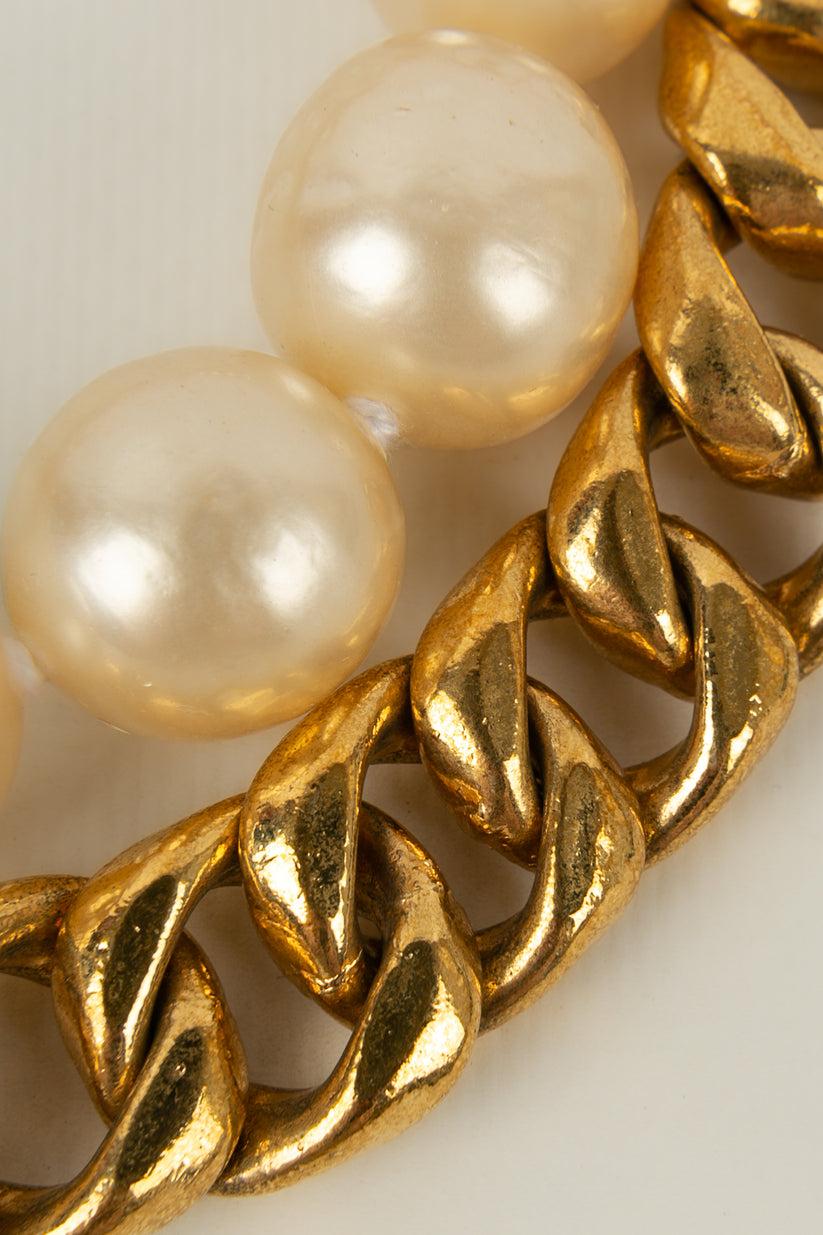Chanel Halskette aus Gold Metallkette und Perlenperlen 1