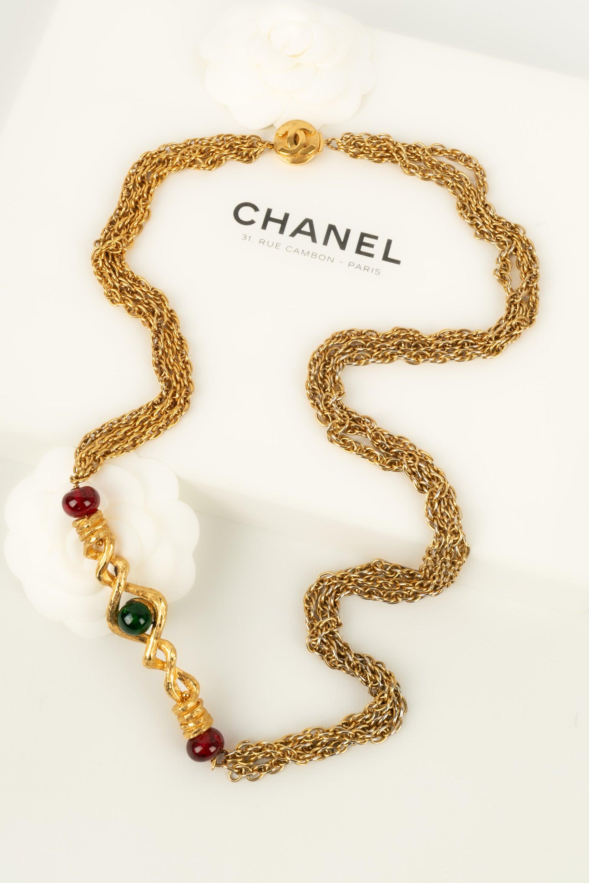 Chanel Necklace in Gold-Plated Metal and Colored Glass Pearls For Sale 7