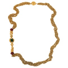 Collana Chanel in metallo placcato oro e perle di vetro colorate