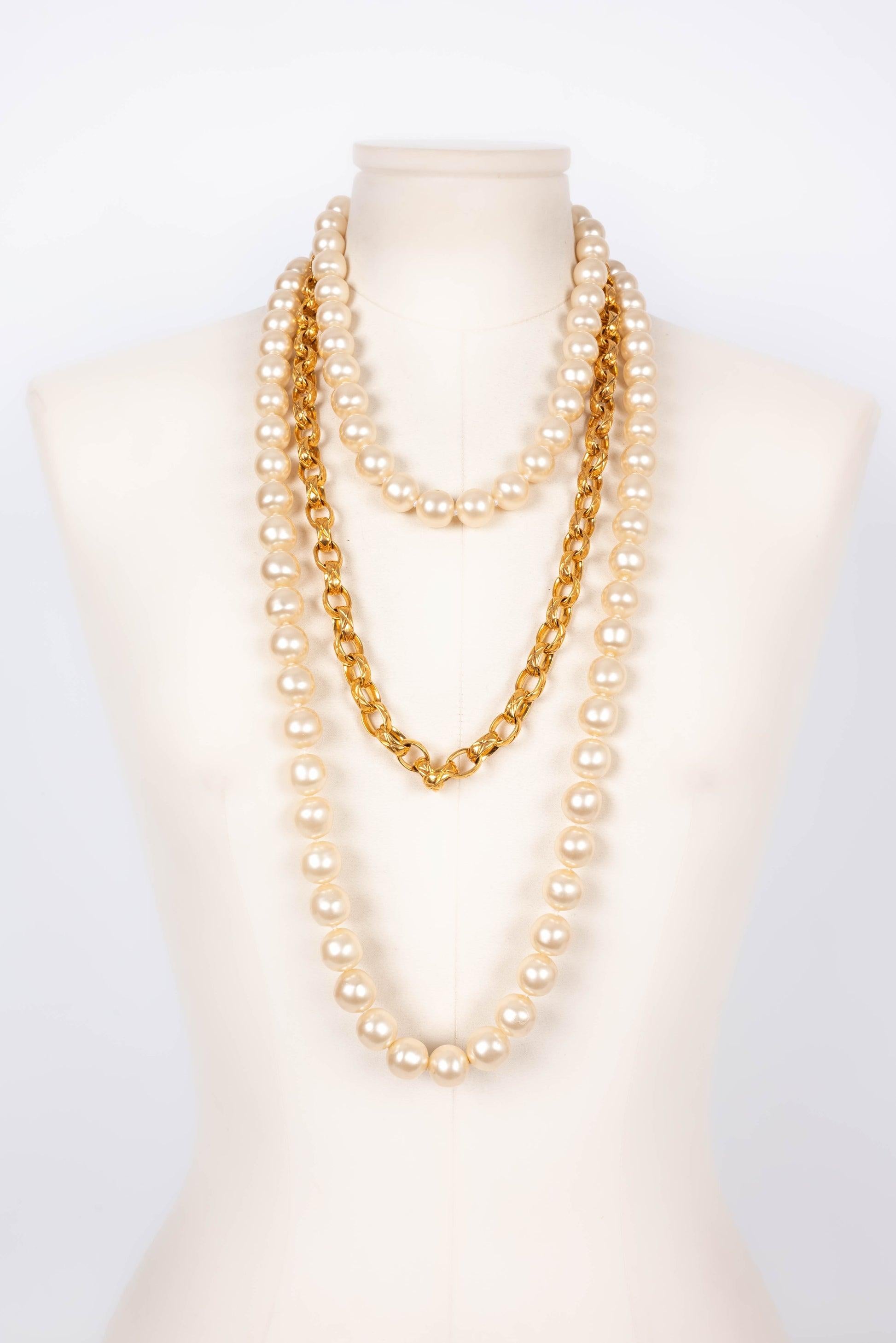 Chanel Necklace in Gold-Plated Metal and Costume Pearly Beads, 1990s For Sale 3