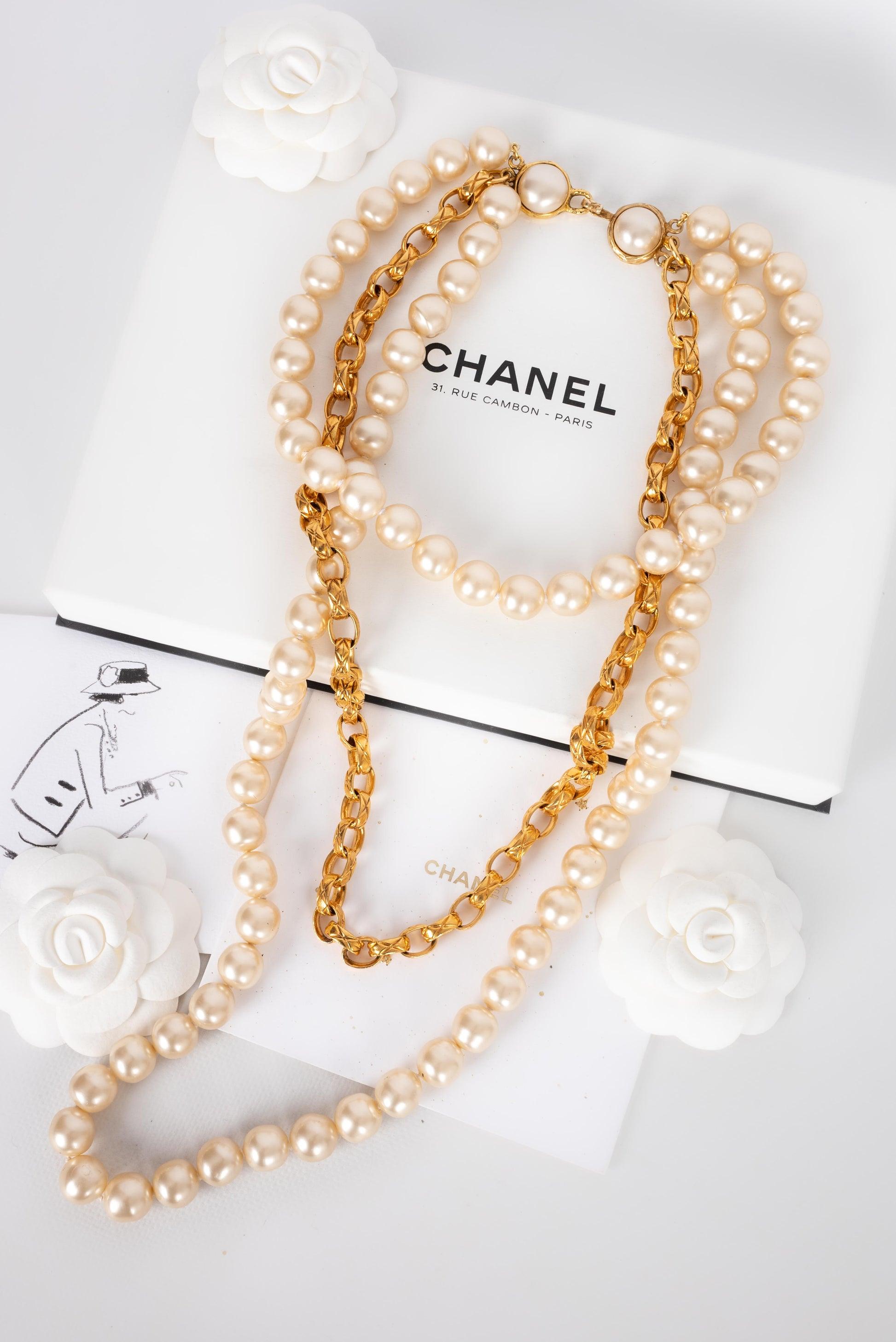 Chanel Necklace in Gold-Plated Metal and Costume Pearly Beads, 1990s For Sale 4