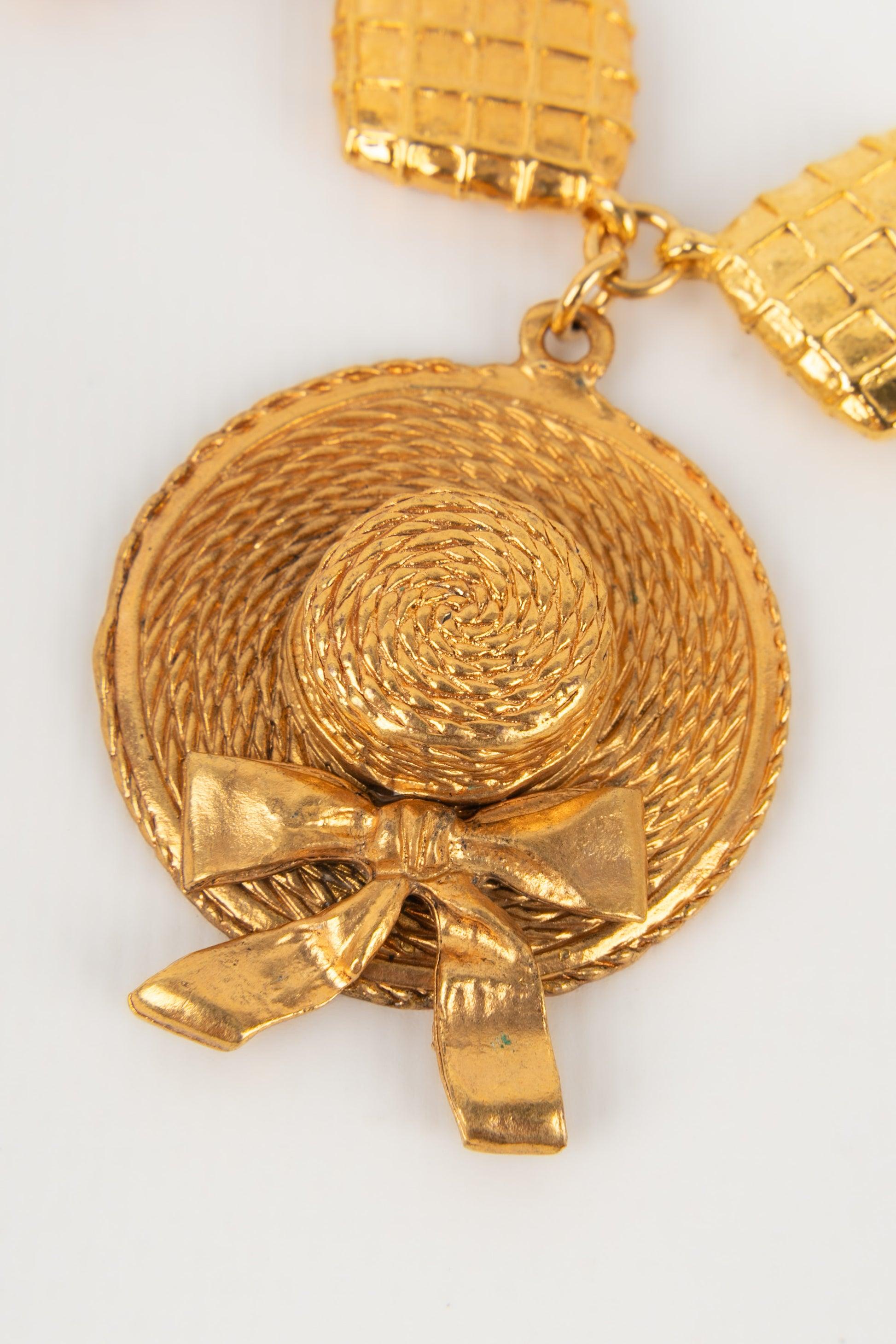 Women's Chanel  Necklace in Golden Metal with Quilted Elements, 1990s For Sale