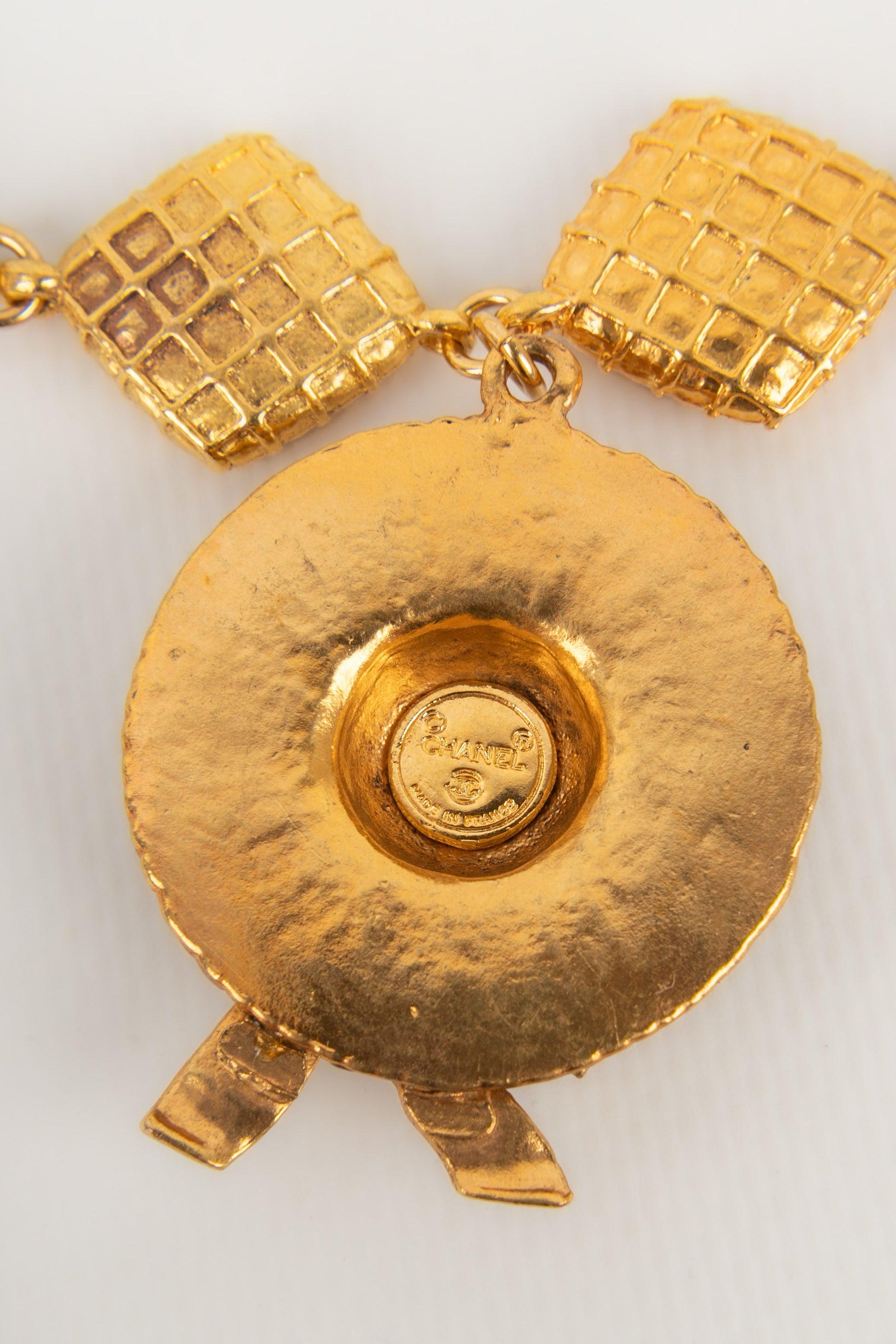 Chanel  Necklace in Golden Metal with Quilted Elements, 1990s For Sale 2
