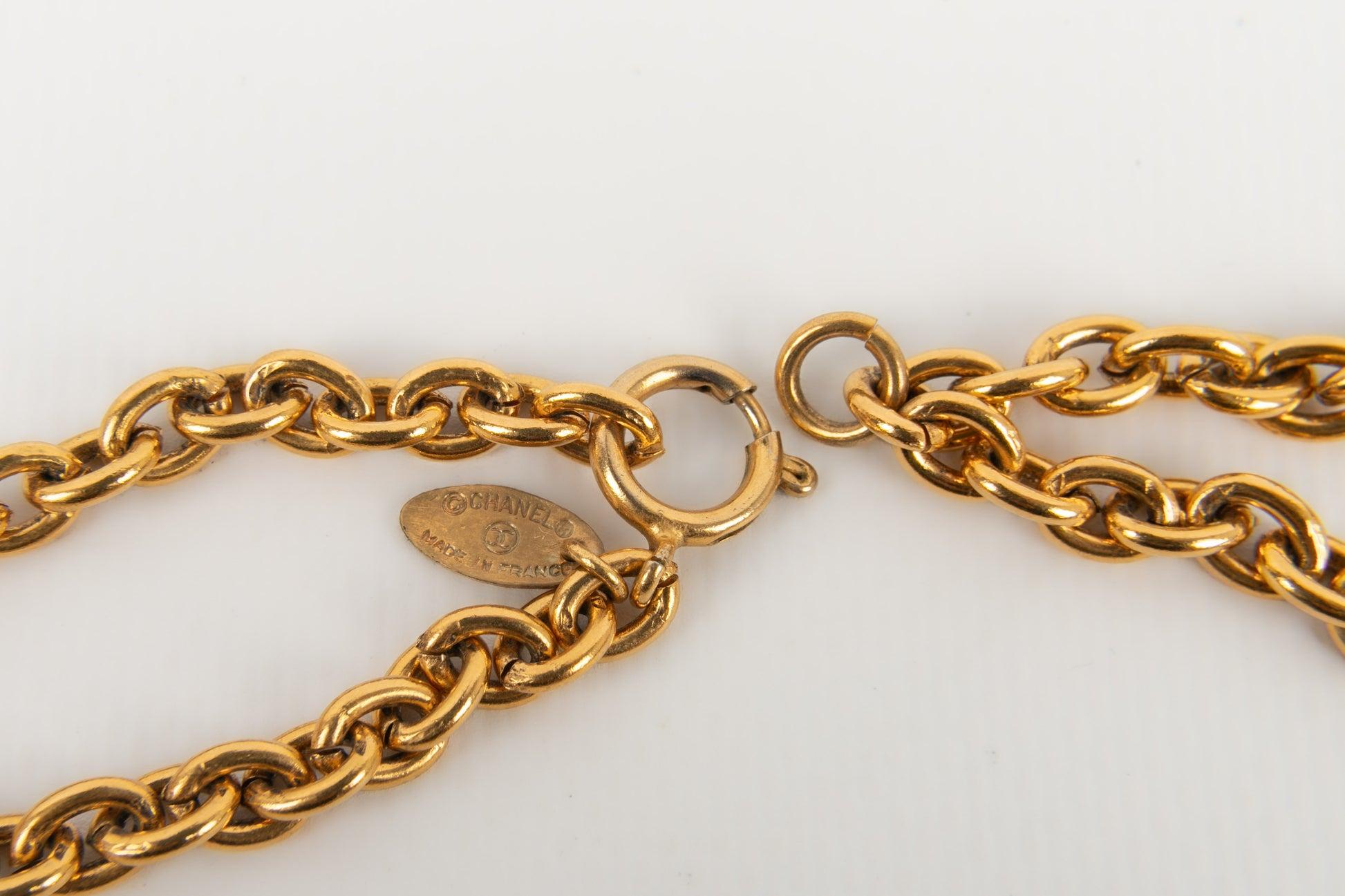 Chanel  Necklace in Golden Metal with Quilted Elements, 1990s For Sale 4