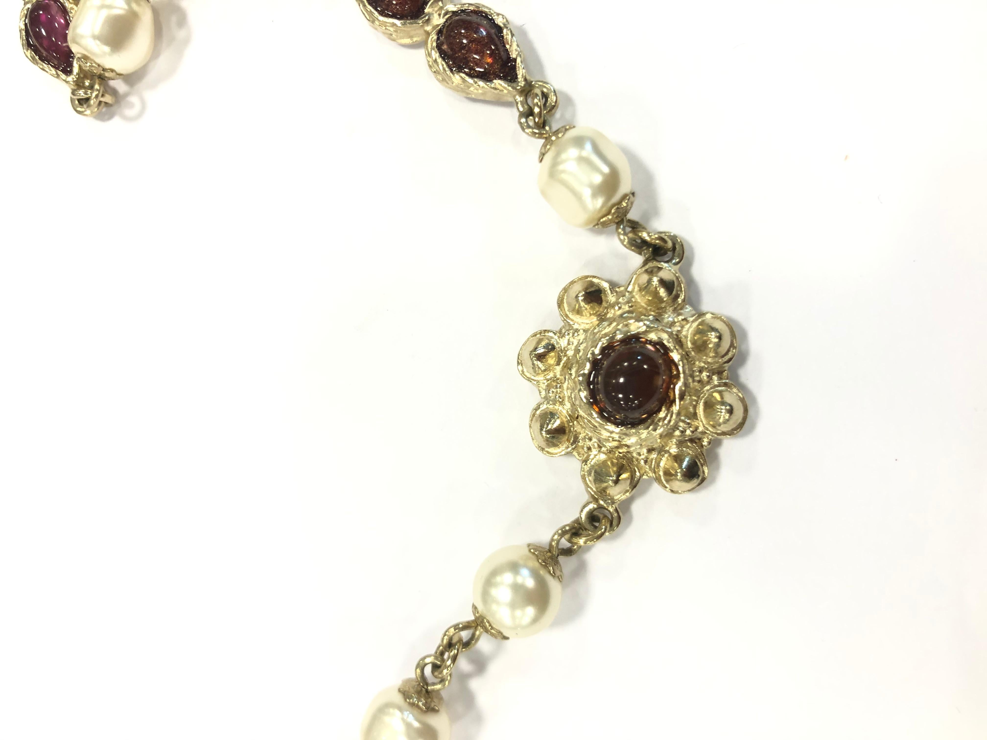 Chanel Necklace in Molten Glass and Gilt Metal 3