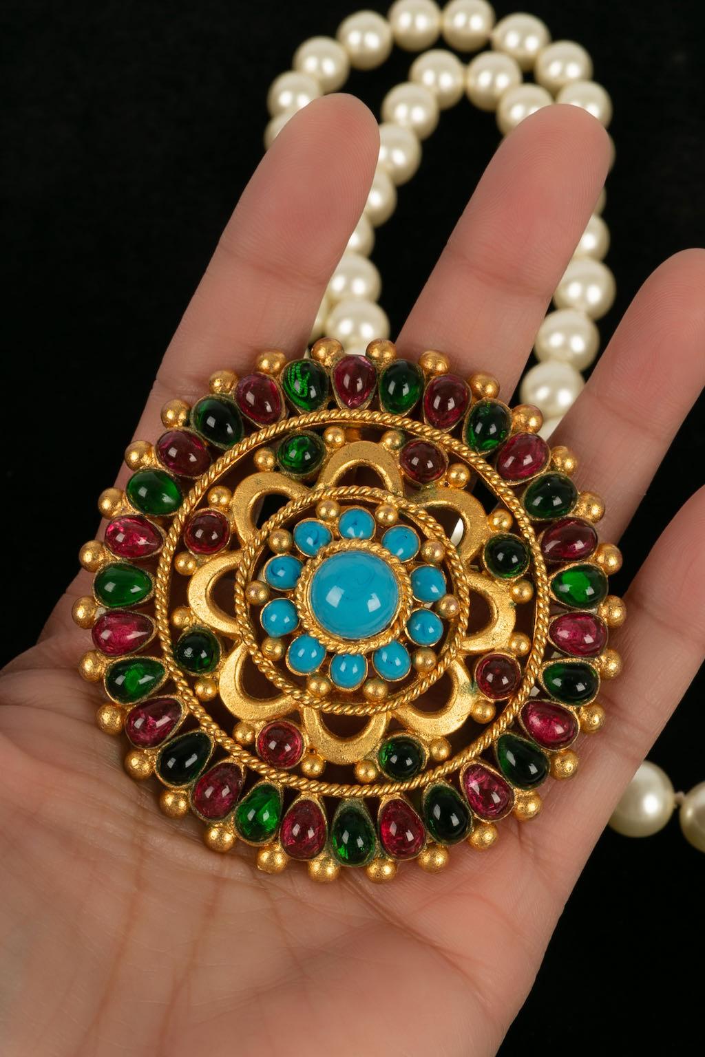 Chanel Halskette aus Perlen mit Brosche im Angebot 6