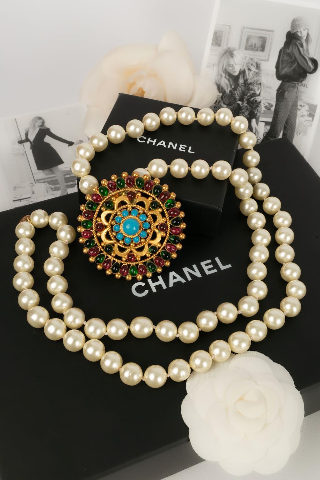 Chanel Halskette aus Perlen mit Brosche im Angebot 7