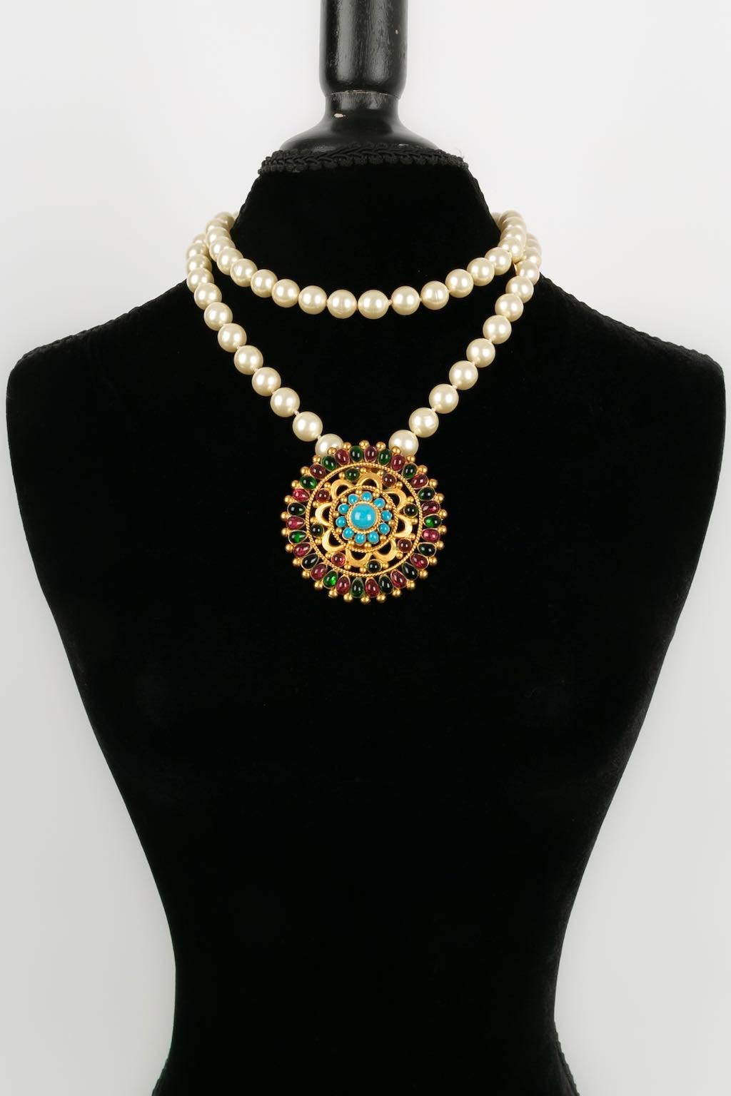 Chanel Necklace in Pearls with Brooch In Excellent Condition For Sale In SAINT-OUEN-SUR-SEINE, FR