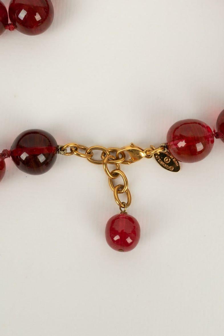 Chanel Collier de perles en verre rouge Pour femmes en vente