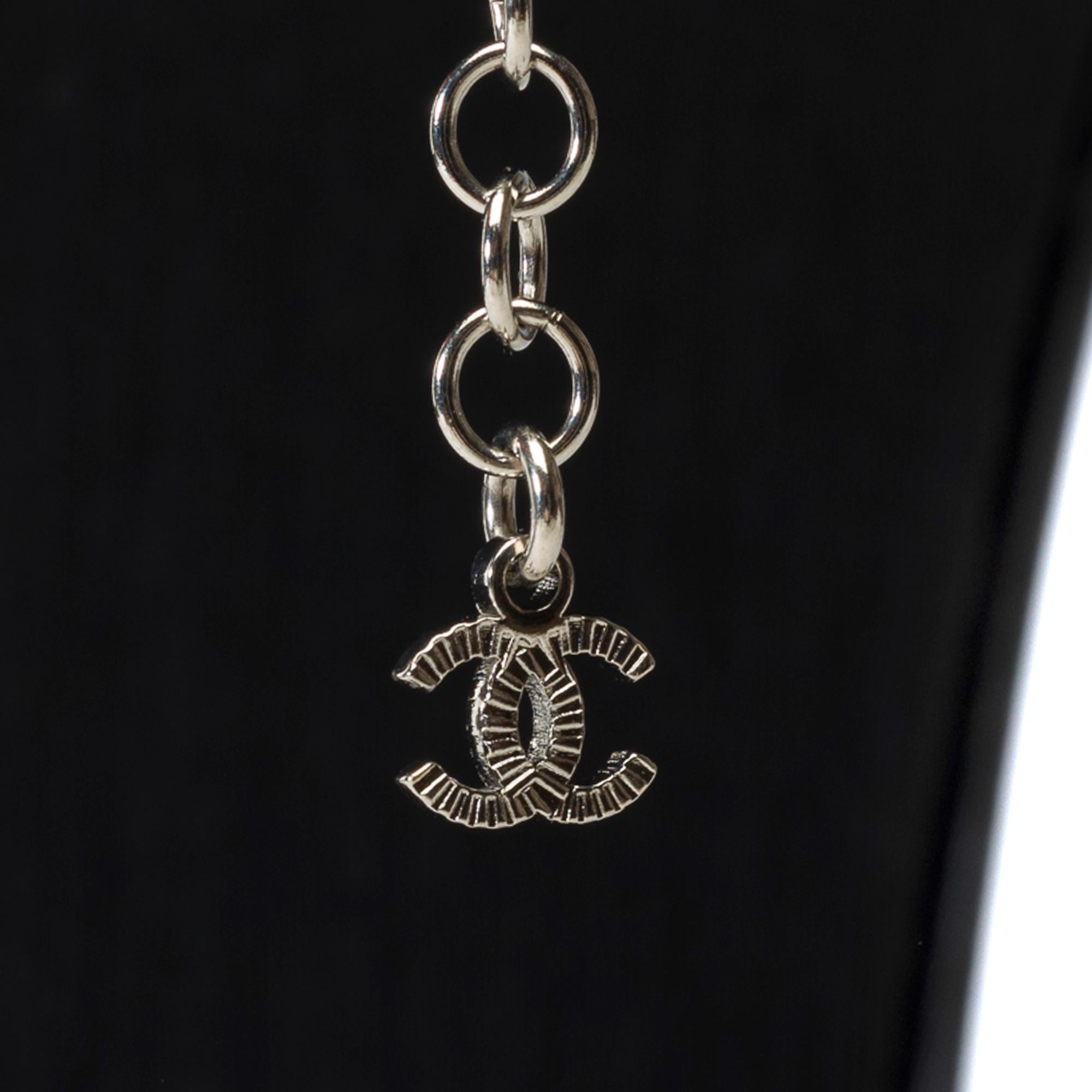 Chanel Necklace in silver metal and black pearl 1