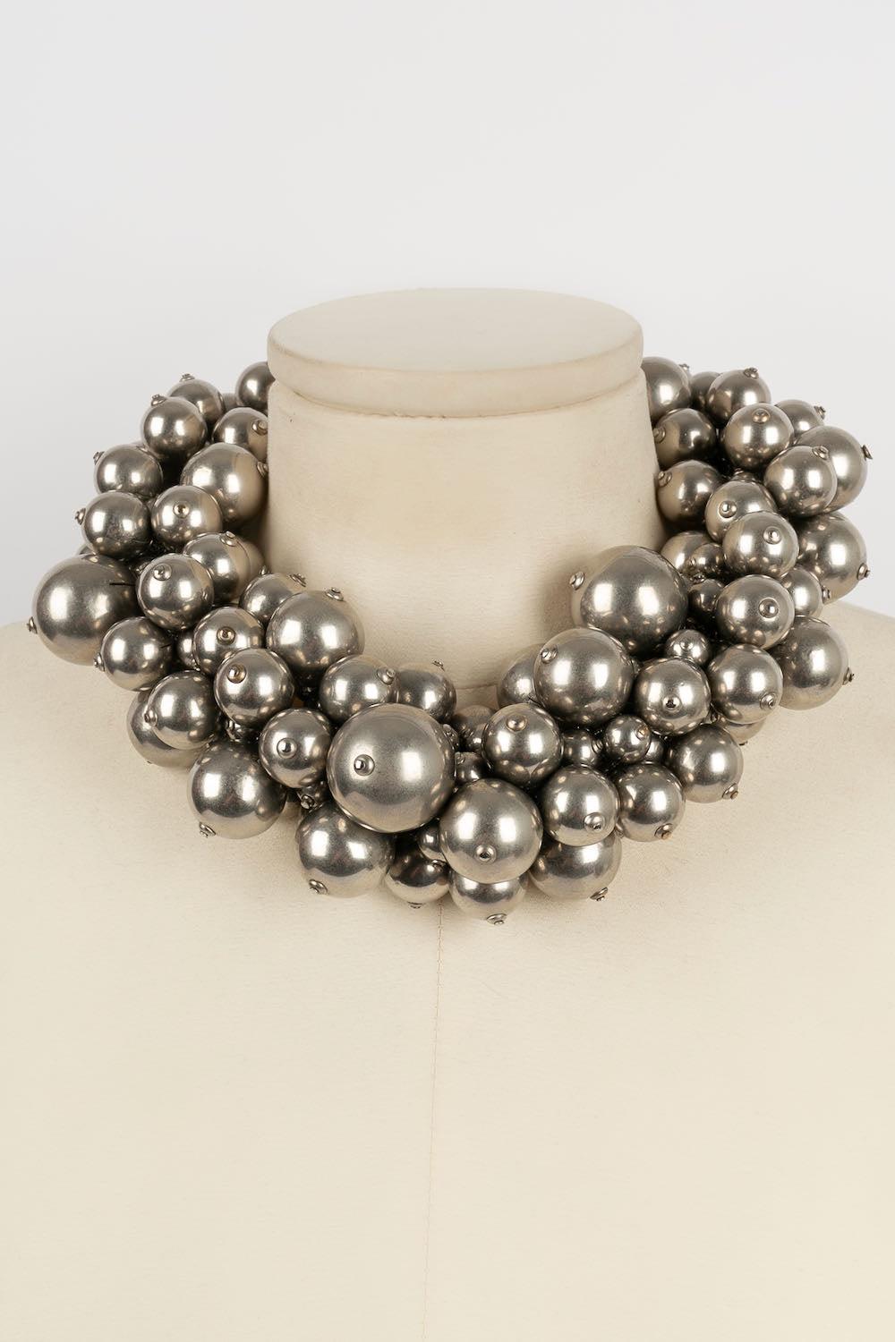 Chanel -(Made in Italy) Short necklace made of silver metal spheres. Summer 2013 collection.

Additional information: 
Dimensions: Length: from 43 cm to 52 cm
Condition: Very good condition
Seller Ref number: CB25