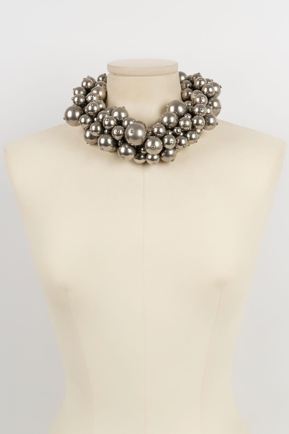 Chanel Necklace in Silver Metal Spheres In Excellent Condition For Sale In SAINT-OUEN-SUR-SEINE, FR
