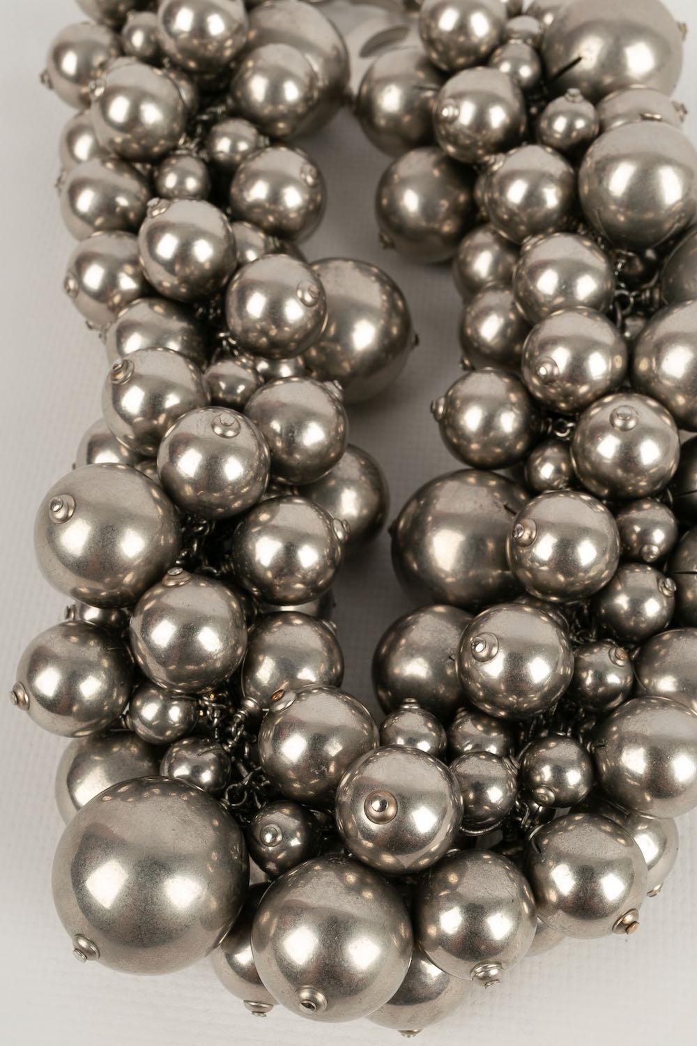 Women's Chanel Necklace in Silver Metal Spheres For Sale