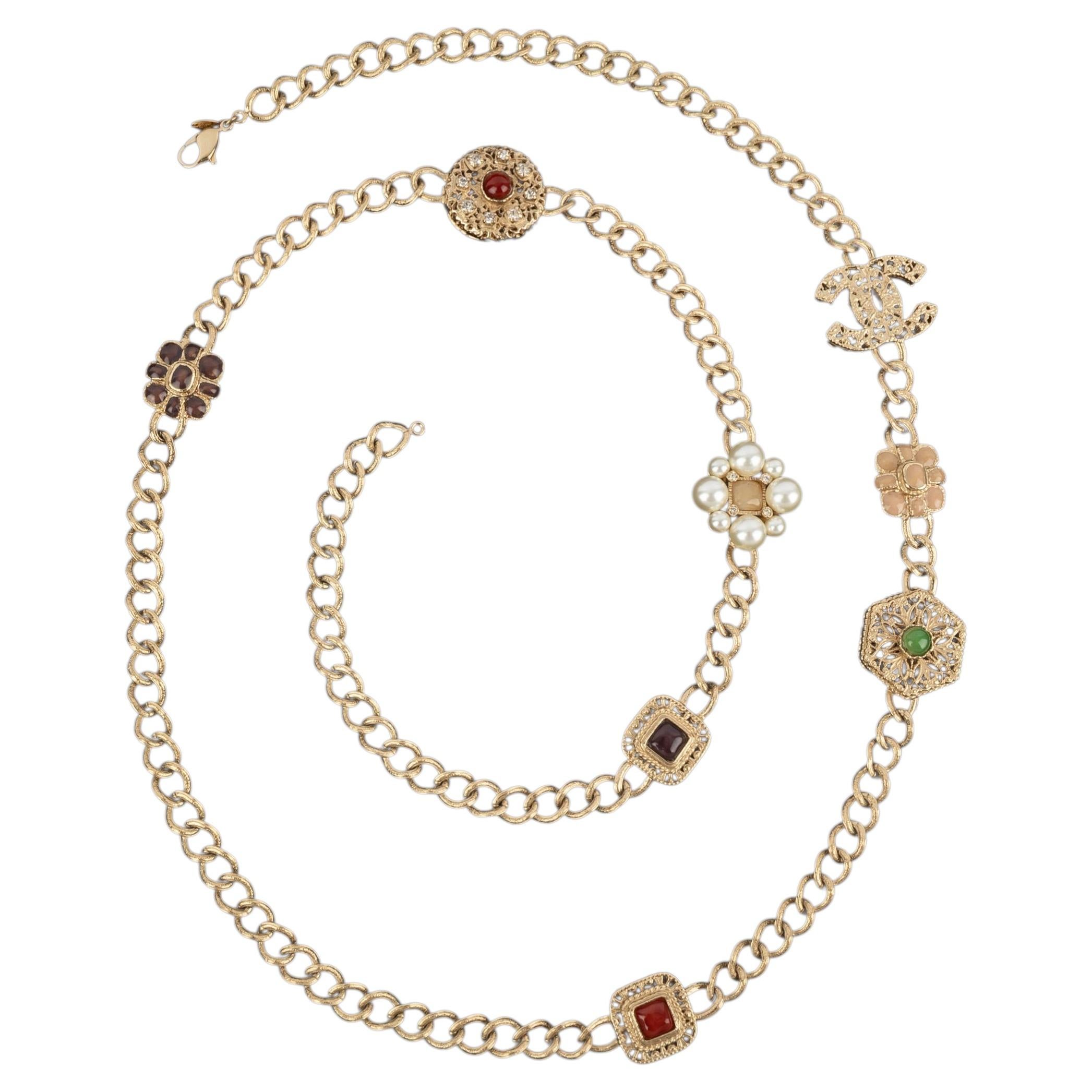 Collier Chanel « La modernité de l'Antiquité » par Karl Lagerfeld, collection Resort 2008