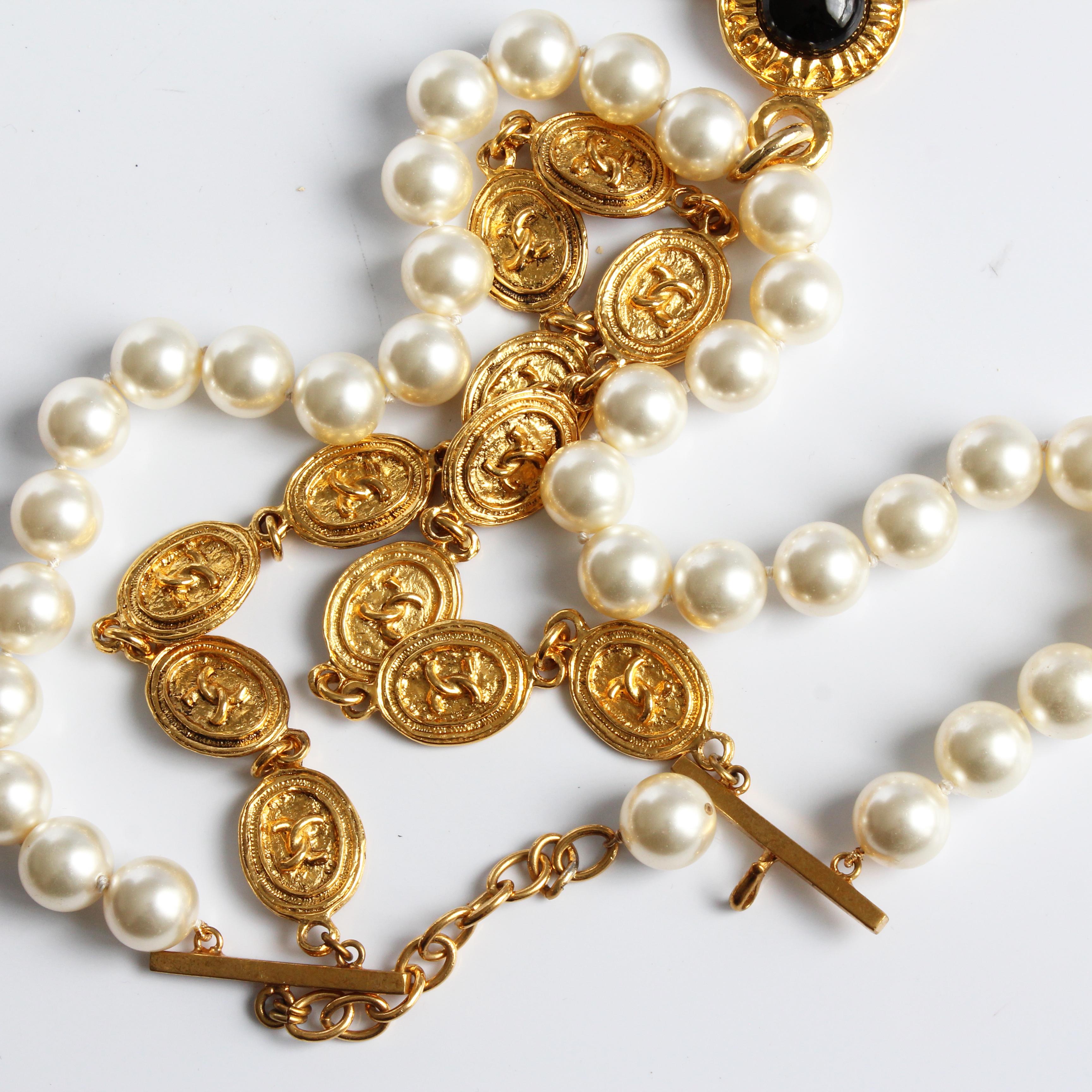 Chanel Necklace Large Medallion Pendant Poured Glass Pearls Vintage 90s + COA For Sale 5