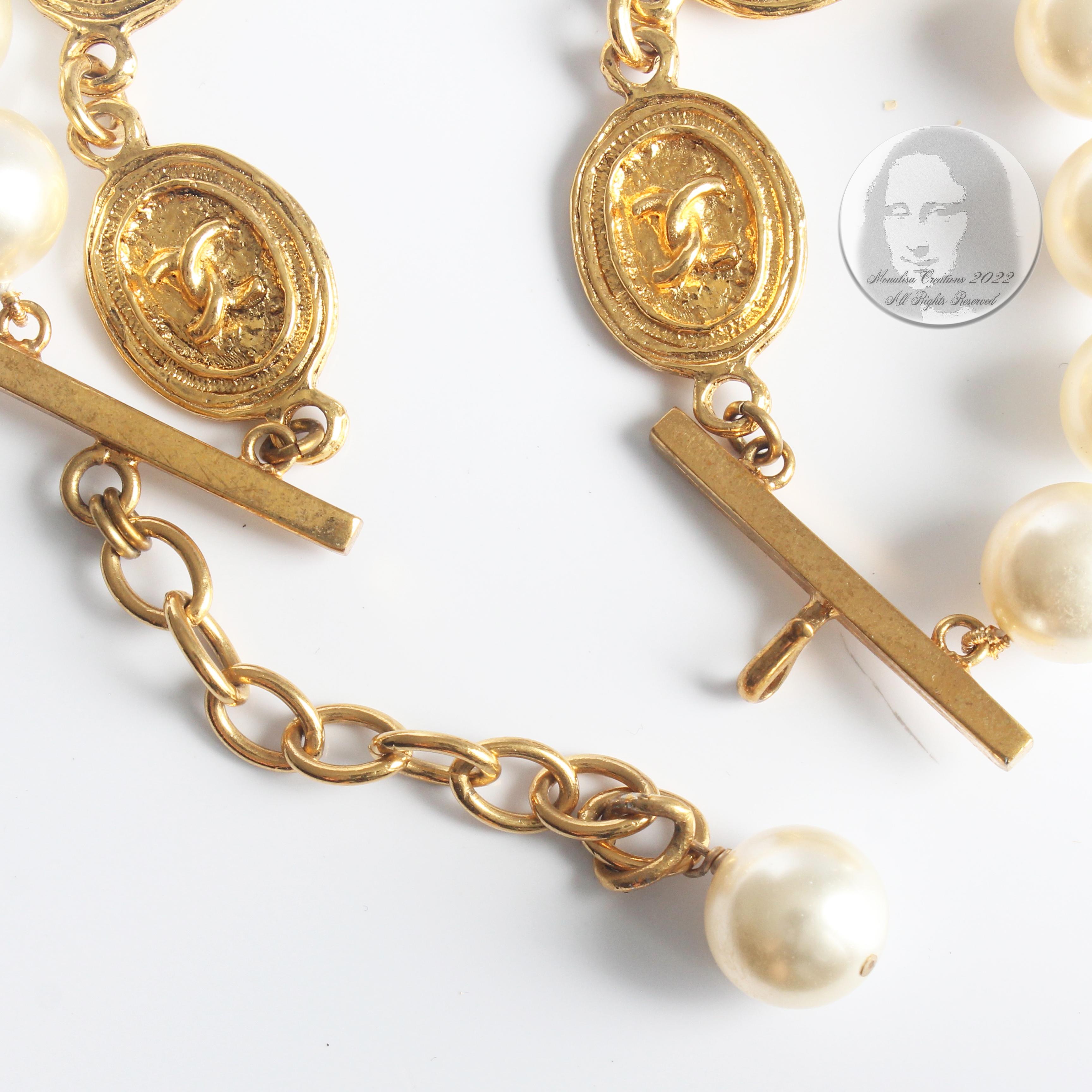 Chanel Necklace Large Medallion Pendant Poured Glass Pearls Vintage 90s + COA For Sale 6
