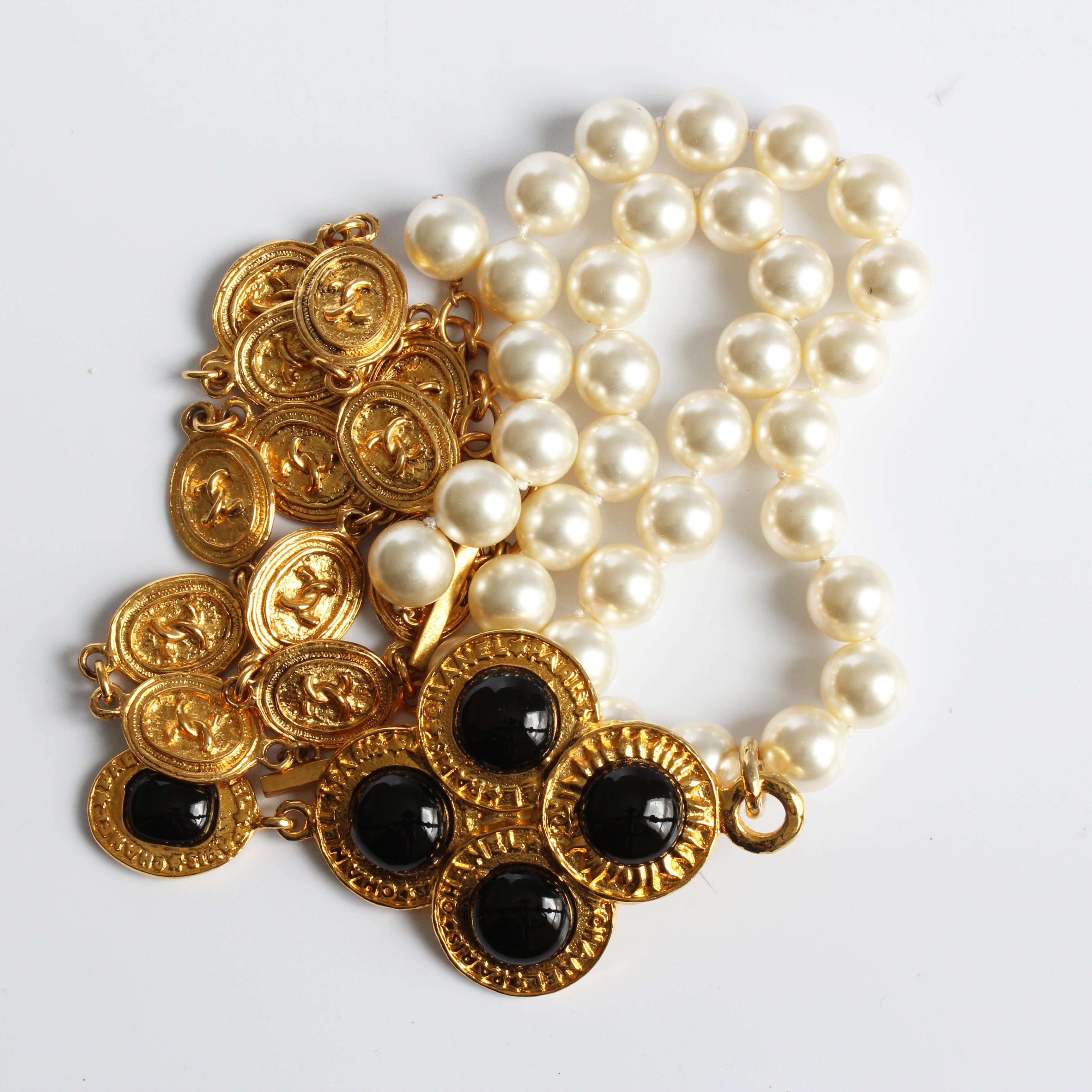 Chanel Necklace Large Medallion Pendant Poured Glass Pearls Vintage 90s + COA For Sale 6