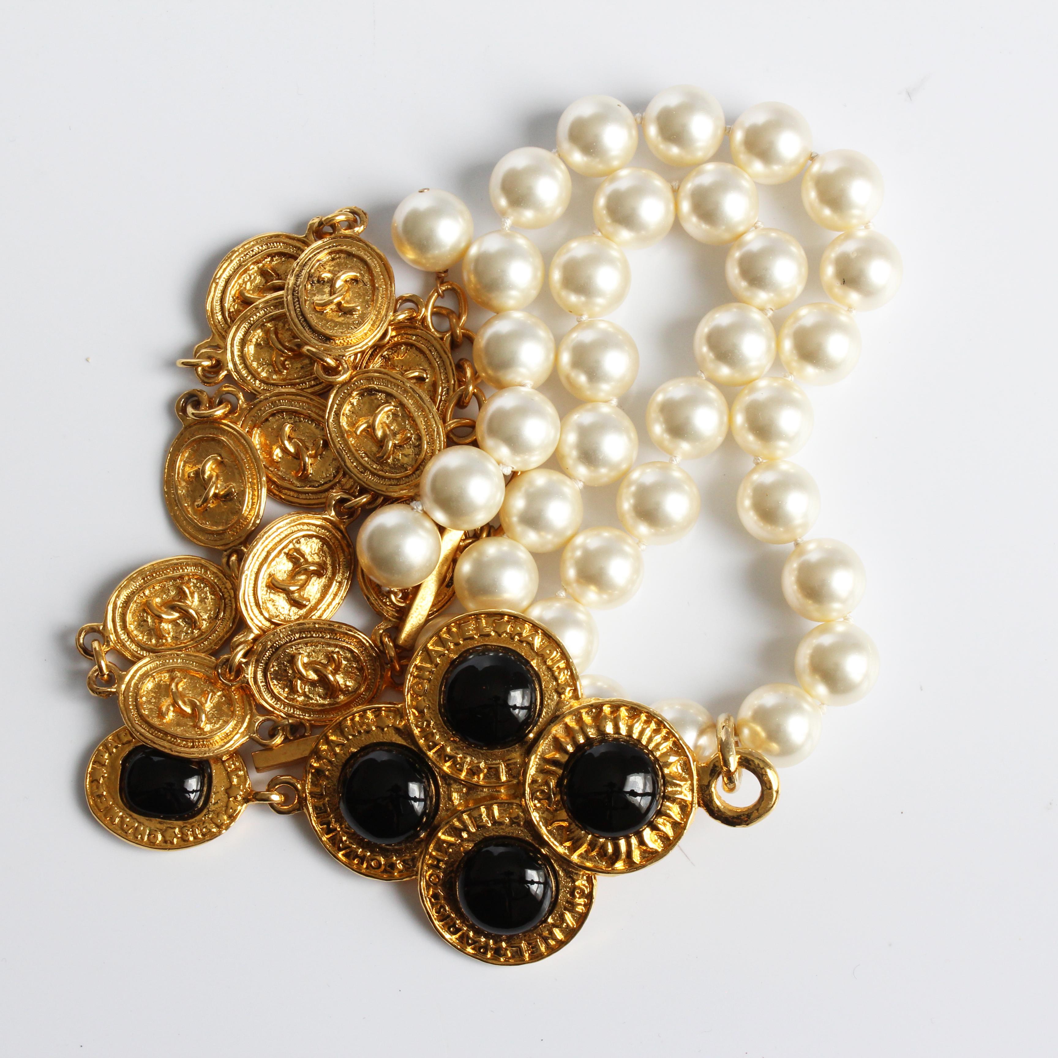 Chanel Necklace Large Medallion Pendant Poured Glass Pearls Vintage 90s + COA For Sale 7