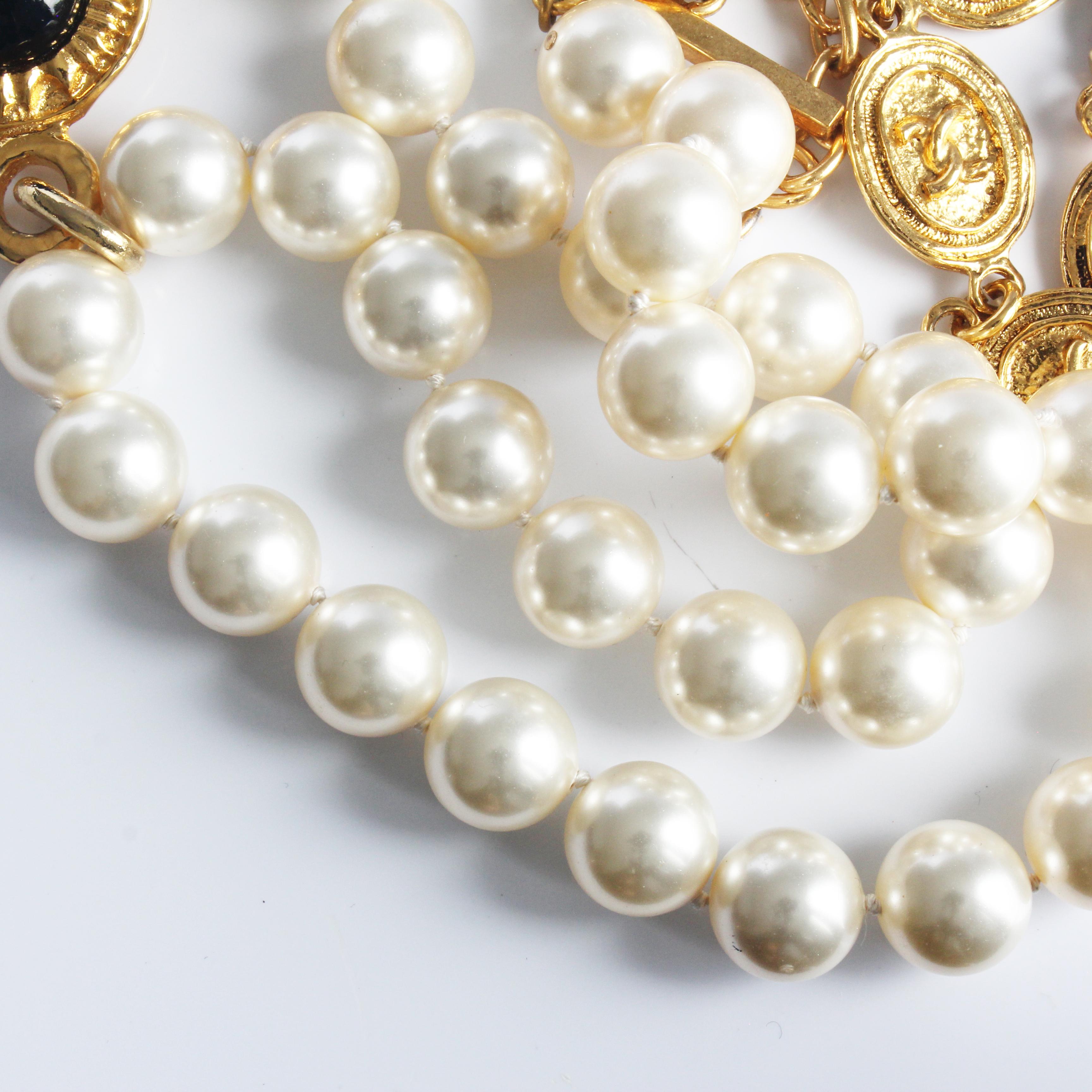 Chanel Necklace Large Medallion Pendant Poured Glass Pearls Vintage 90s + COA For Sale 8