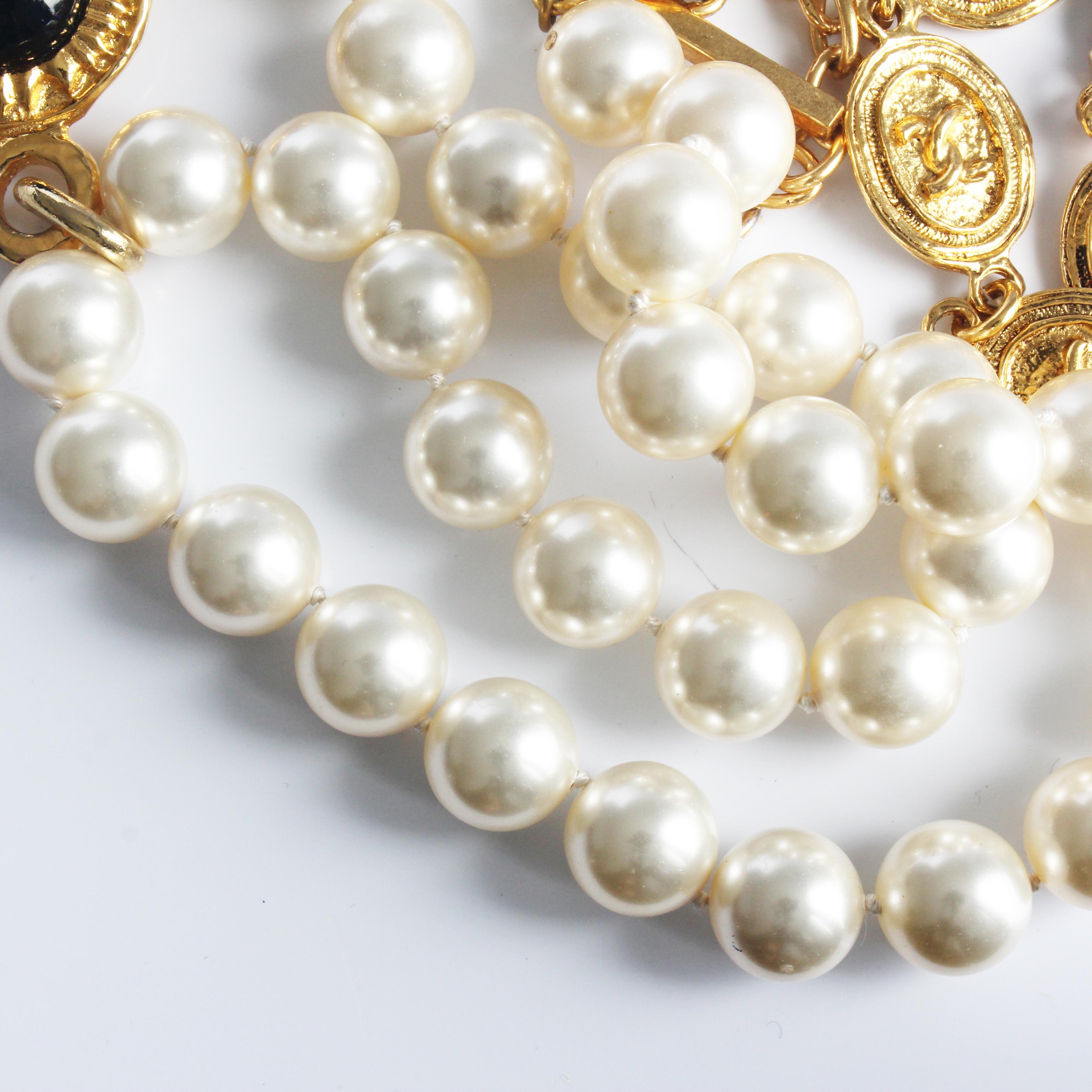 Chanel Necklace Large Medallion Pendant Poured Glass Pearls Vintage 90s + COA For Sale 7