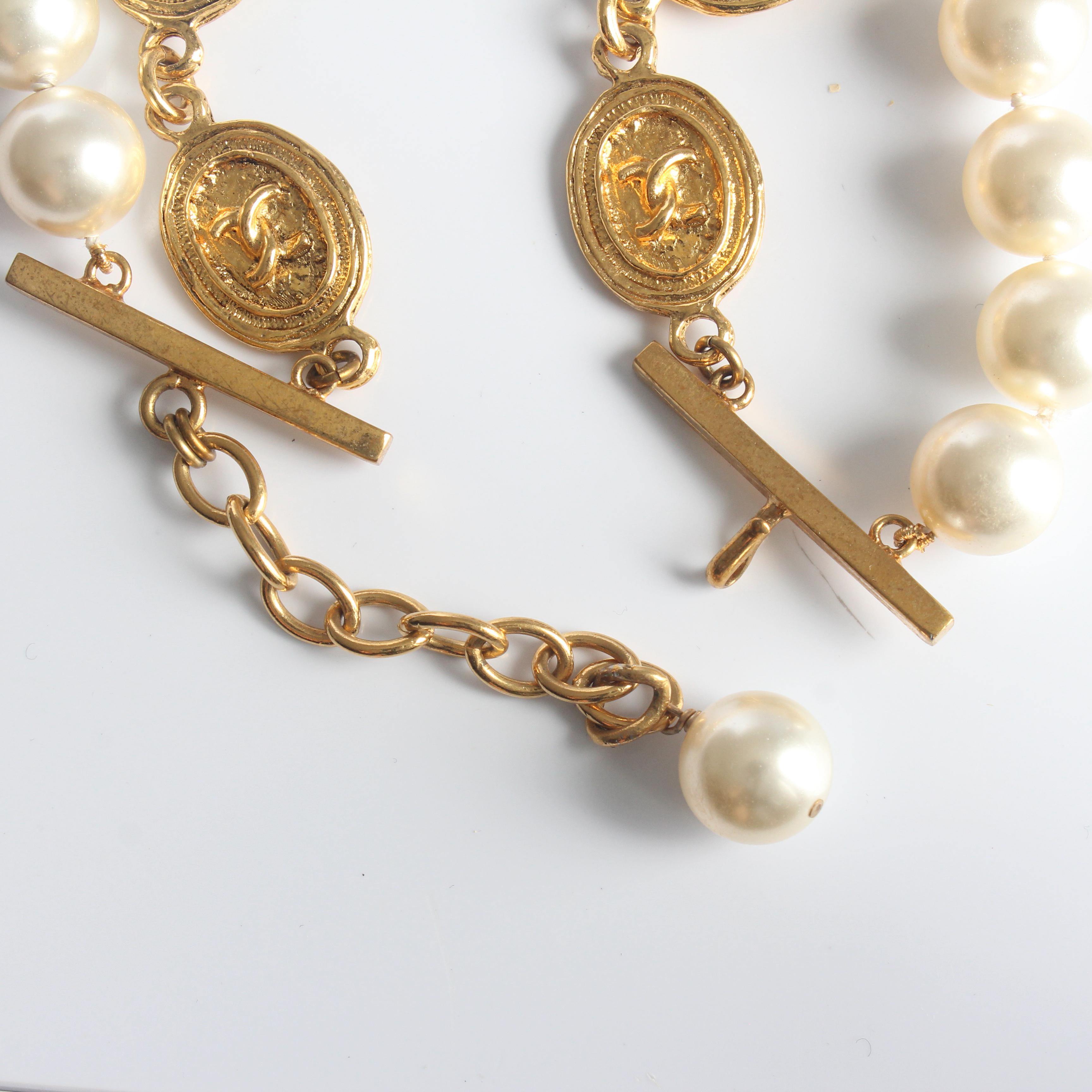 Chanel Necklace Large Medallion Pendant Poured Glass Pearls Vintage 90s + COA For Sale 8