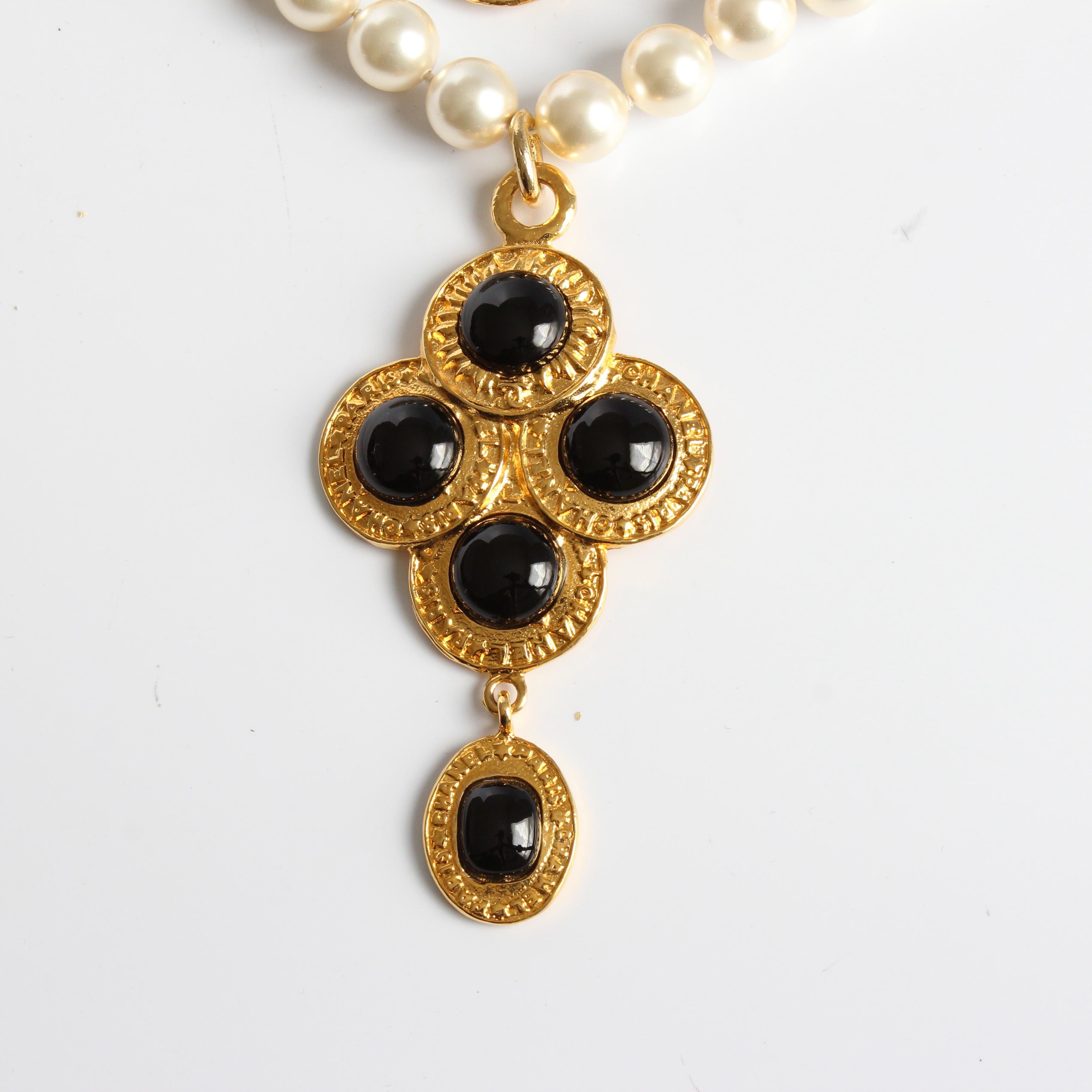 Chanel Necklace Large Medallion Pendant Poured Glass Pearls Vintage 90s + COA In Good Condition For Sale In Port Saint Lucie, FL