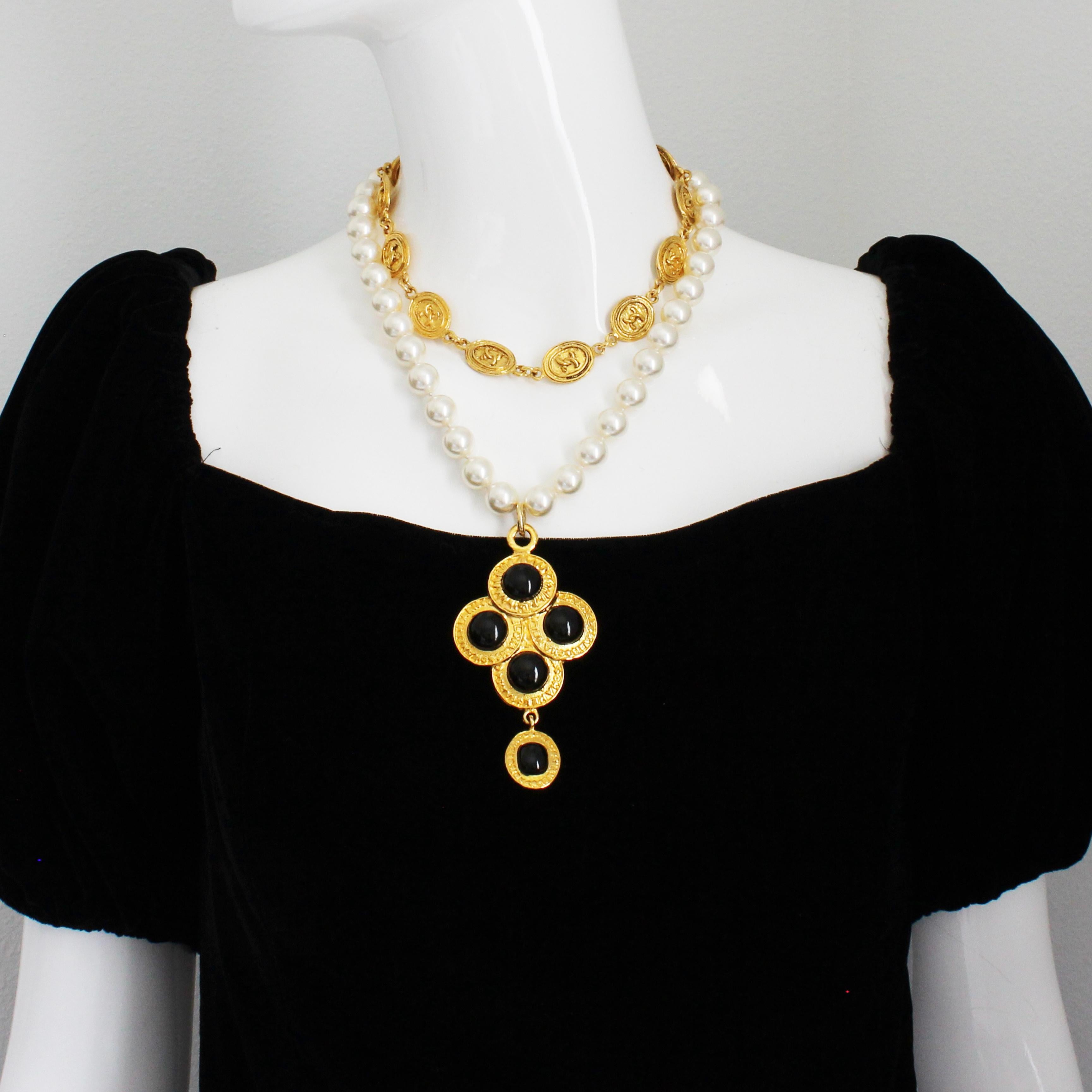 Women's Chanel Necklace Large Medallion Pendant Poured Glass Pearls Vintage 90s + COA For Sale