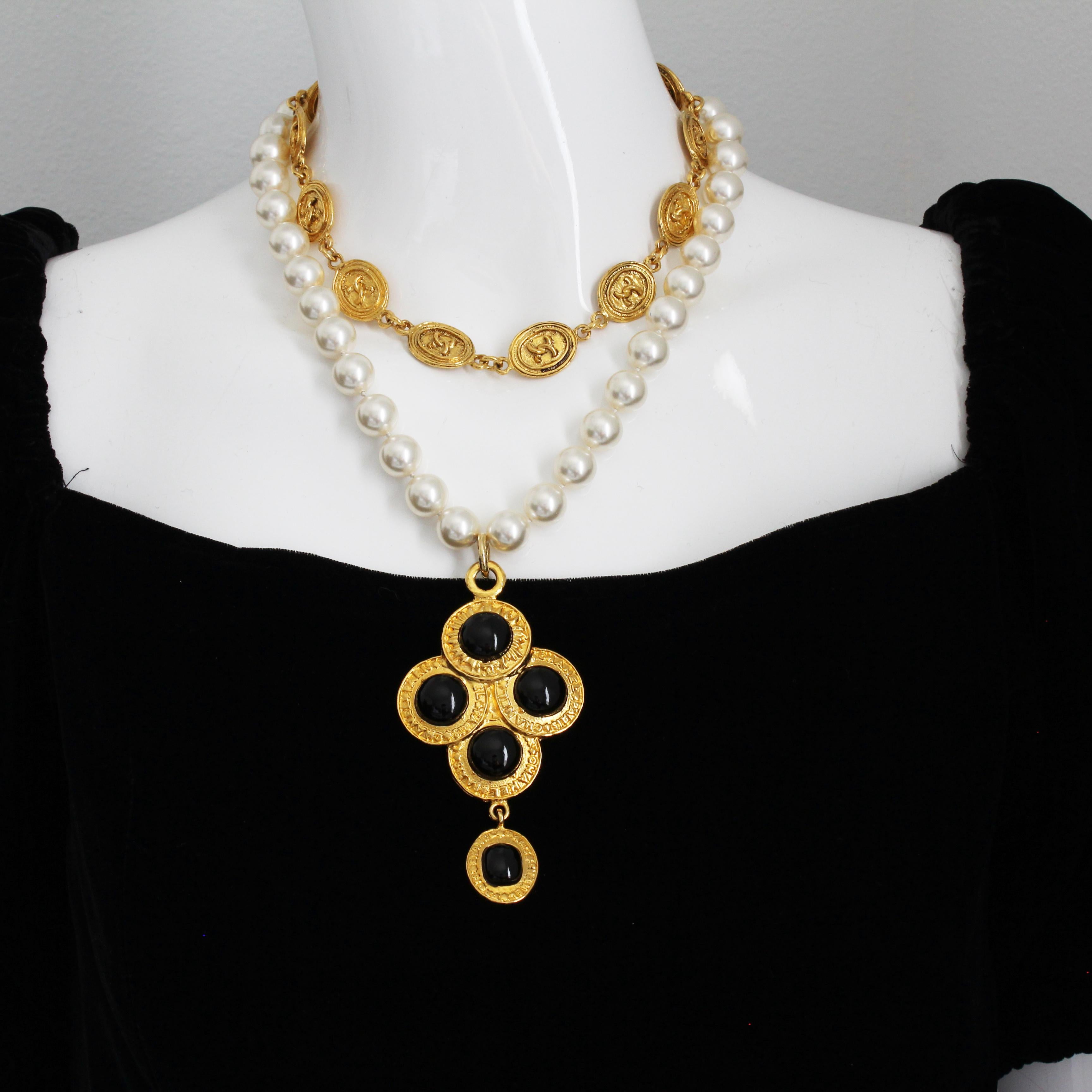 Women's Chanel Necklace Large Medallion Pendant Poured Glass Pearls Vintage 90s + COA For Sale