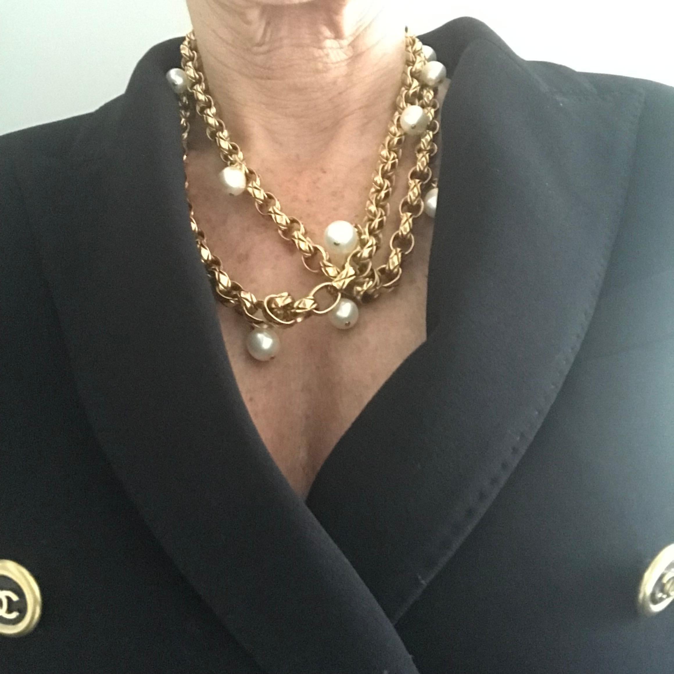 Round Cut CHANEL necklace by Robert Goossens with imitation pearls, gold plated 1985s 