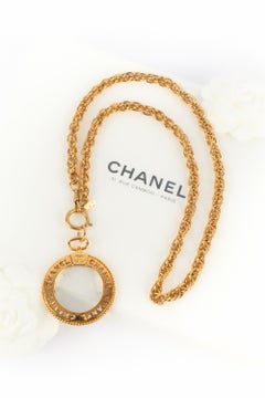 Chanel necklace magnifying glass 1980s