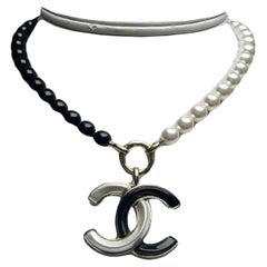 Chanel necklace pearl bead in Black and White