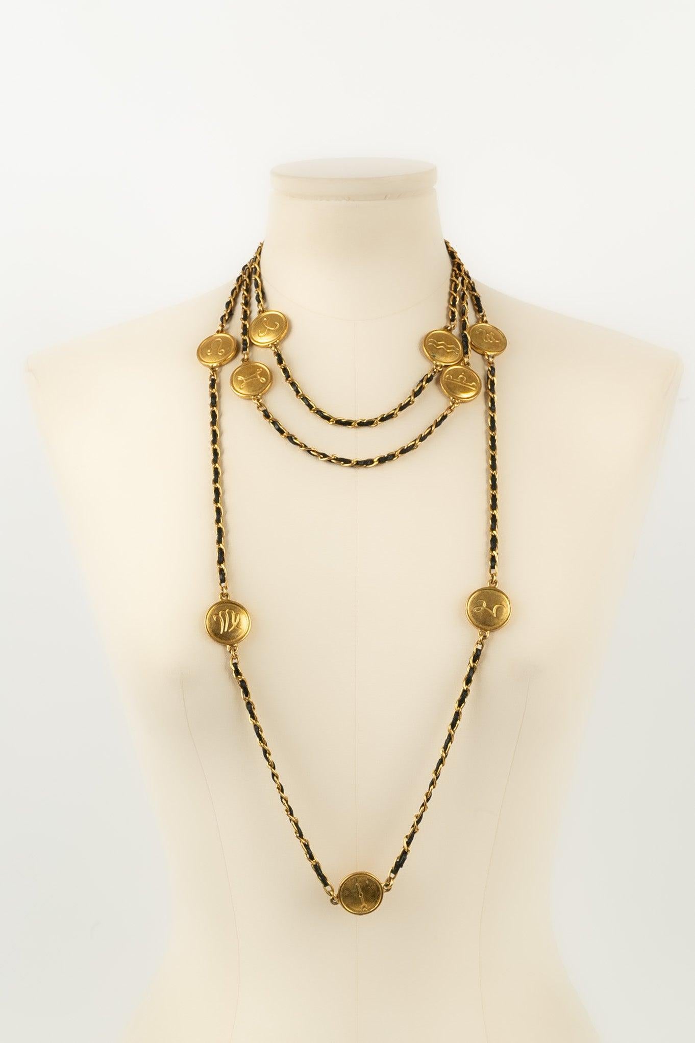 Chanel Necklace / Sautoir in Gold-Plated Metal, 1995 In Excellent Condition For Sale In SAINT-OUEN-SUR-SEINE, FR