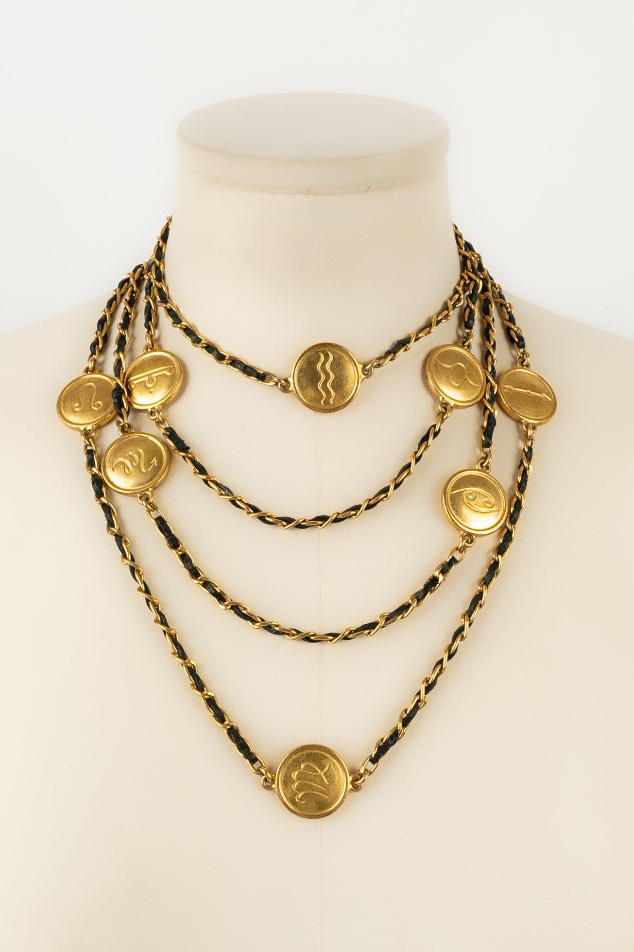 Chanel Halskette / Sautoir aus vergoldetem Metall, 1995 im Angebot 1