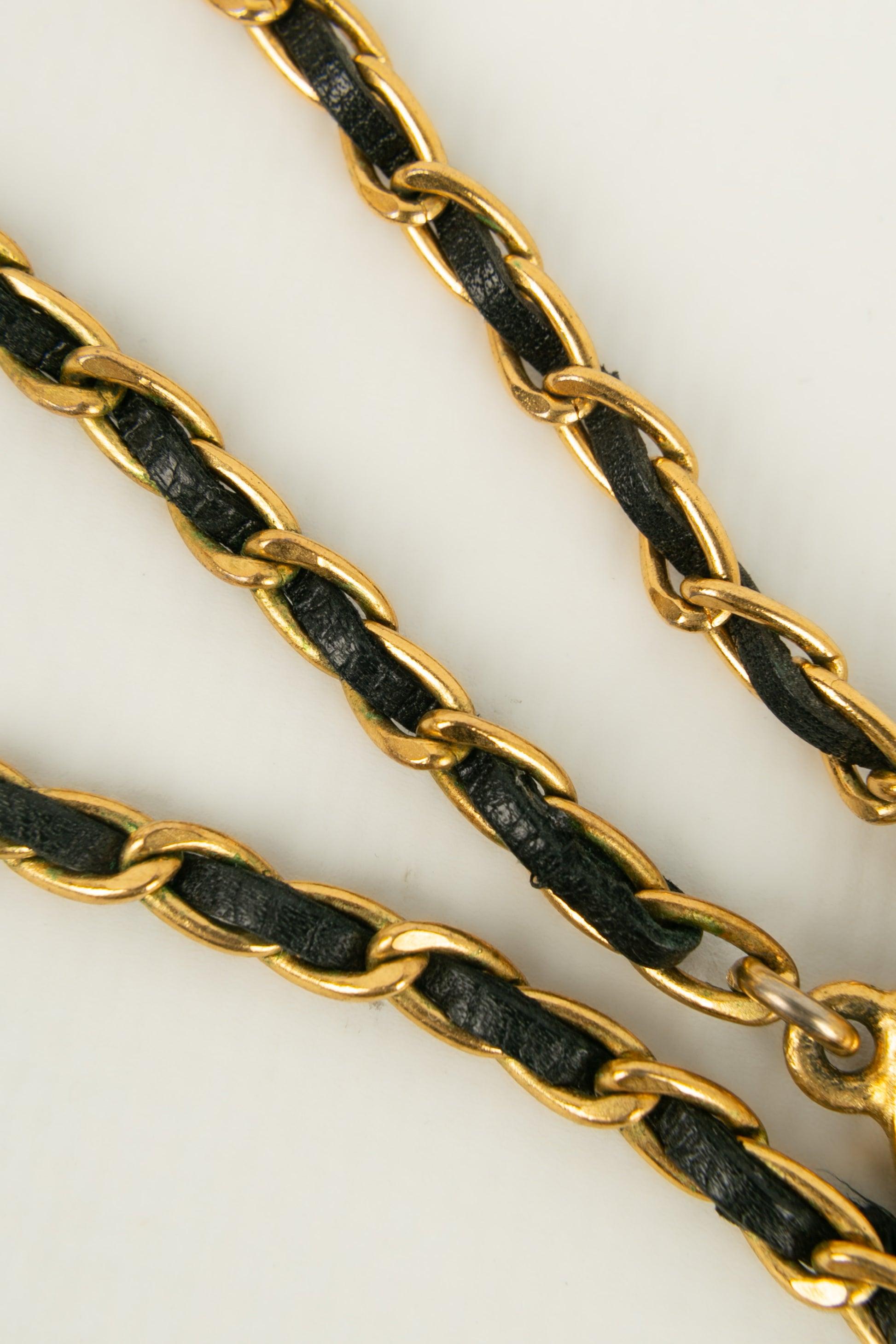 Chanel Necklace / Sautoir in Gold-Plated Metal, 1995 For Sale 5