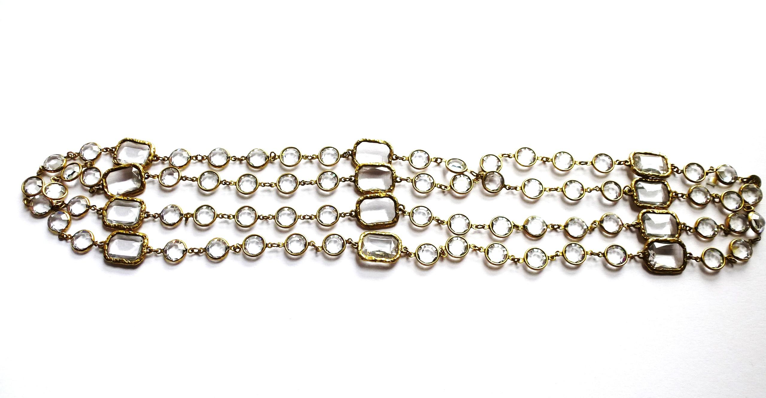Collana CHANEL con 12 Chanel trasparenti, firmata 1981, placca d'oro In condizioni ottime in vendita a Stuttgart, DE