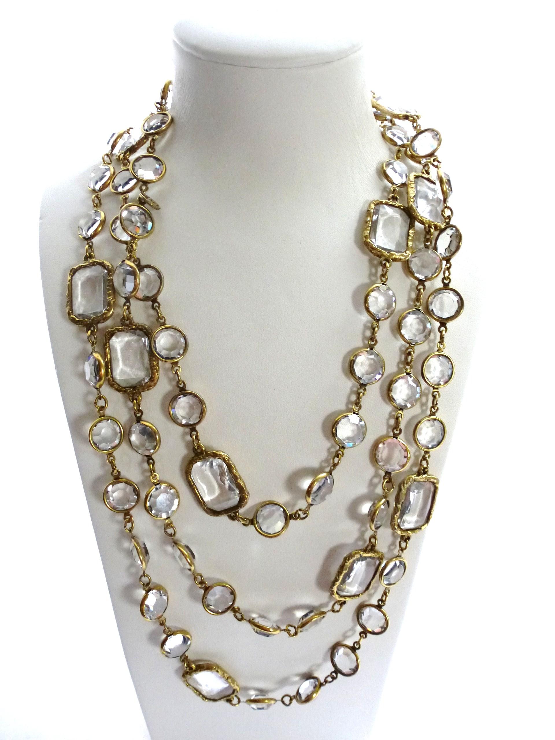 Collana CHANEL con 12 Chanel trasparenti, firmata 1981, placca d'oro in vendita 4