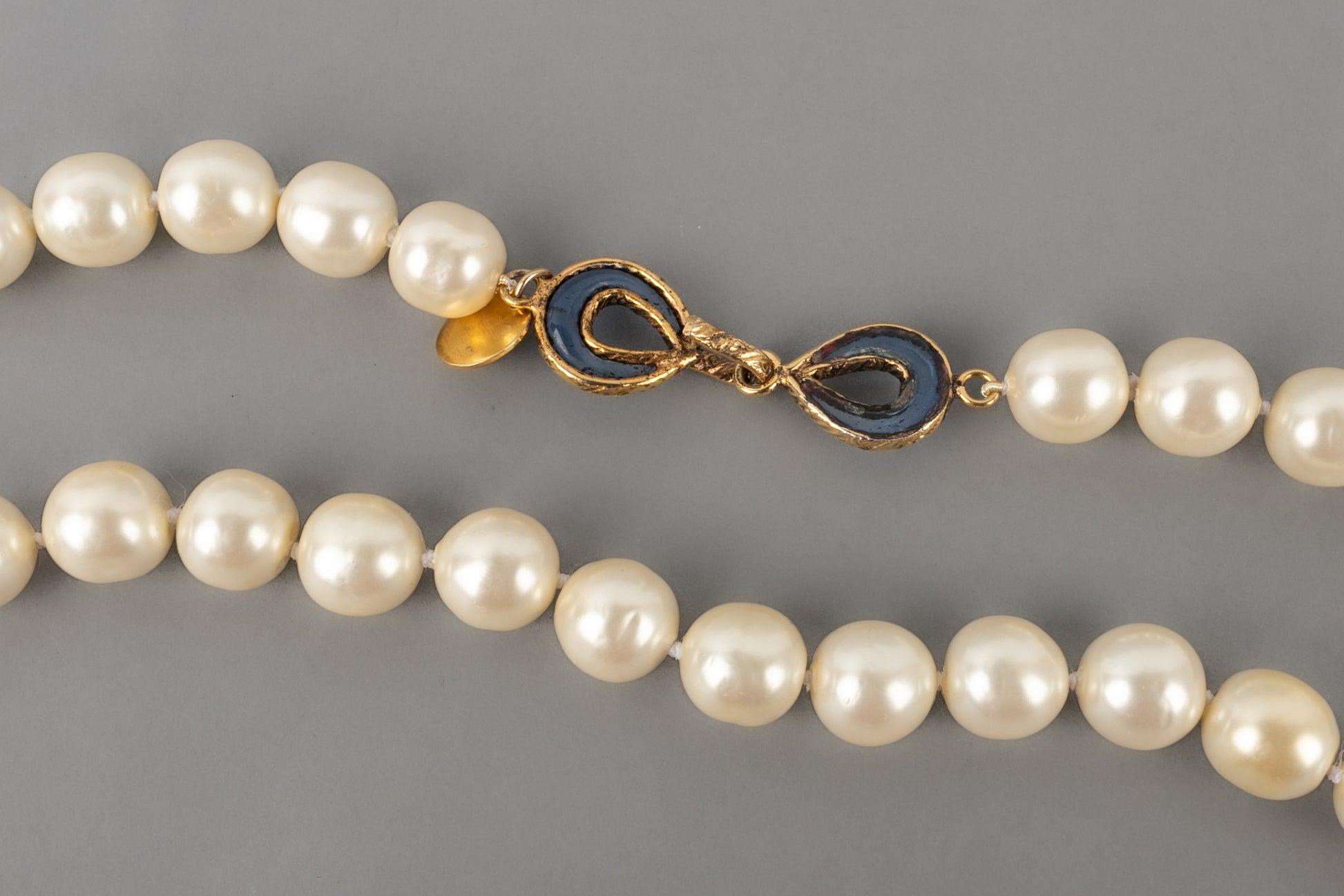 Women's Chanel Necklace / Sautoir with Pearls and Blue Glass For Sale