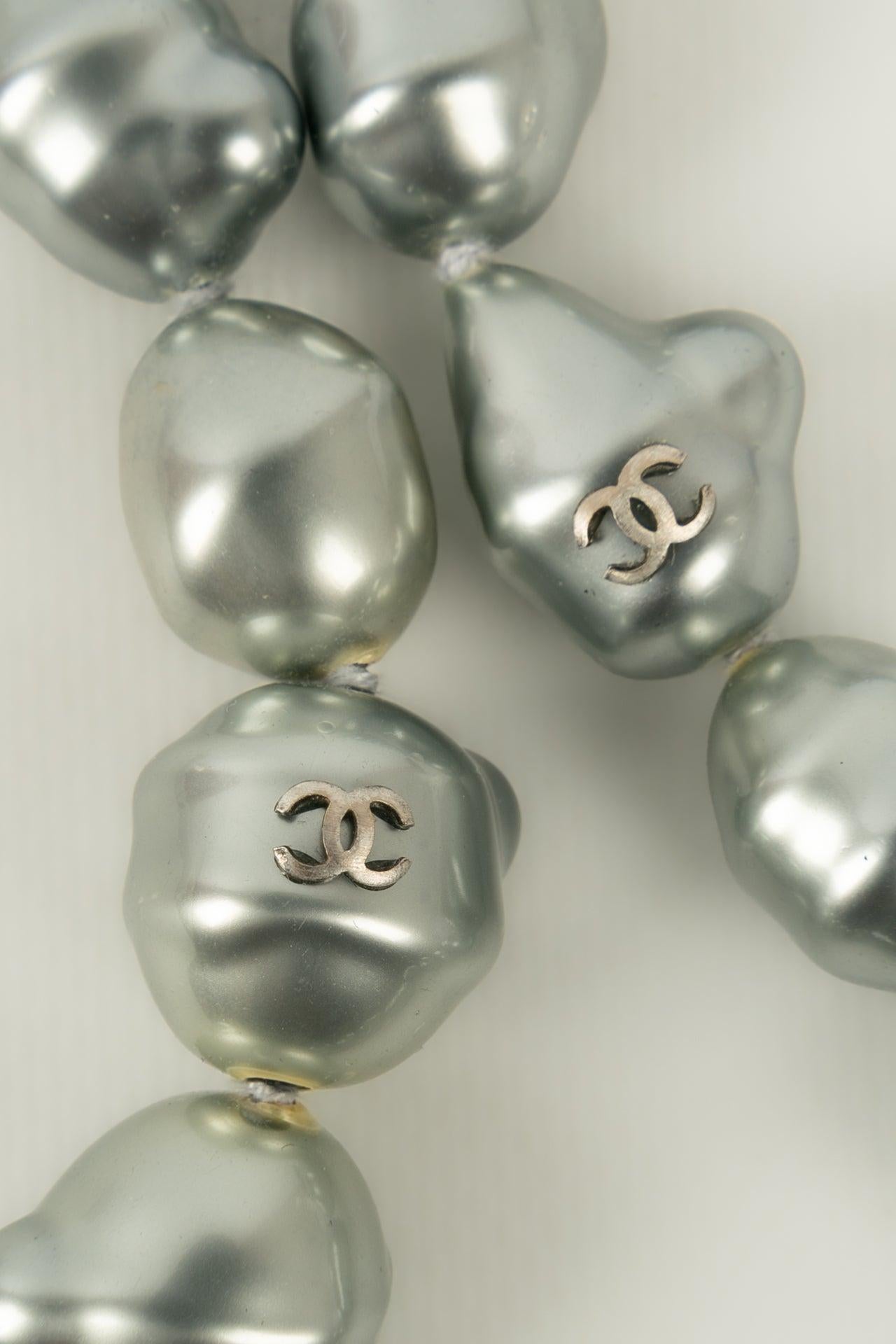 Chanel Necklace Spring Grey Pearly Baroque Beads, 1998 For Sale 2