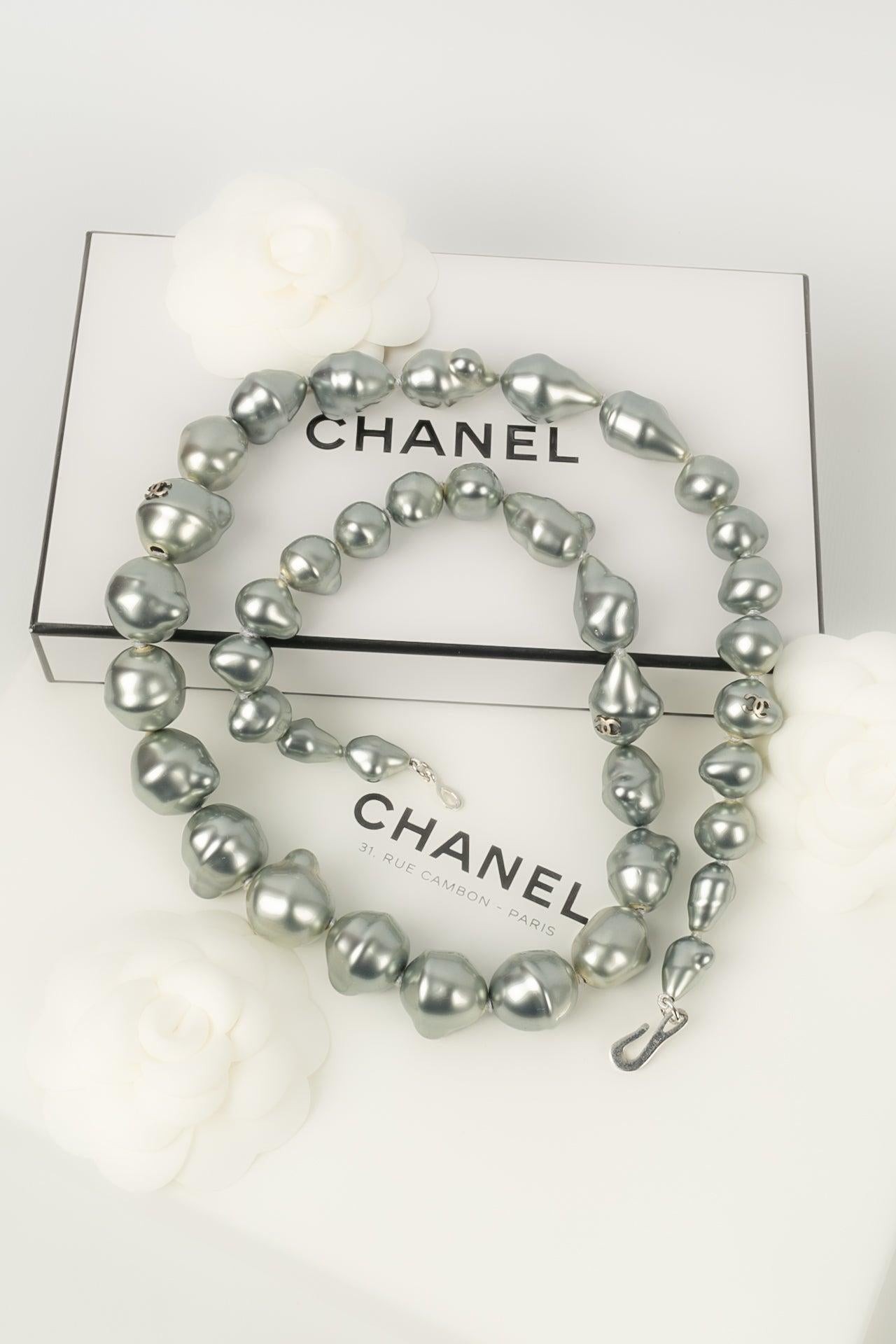 Chanel Necklace Spring Grey Pearly Baroque Beads, 1998 For Sale 4