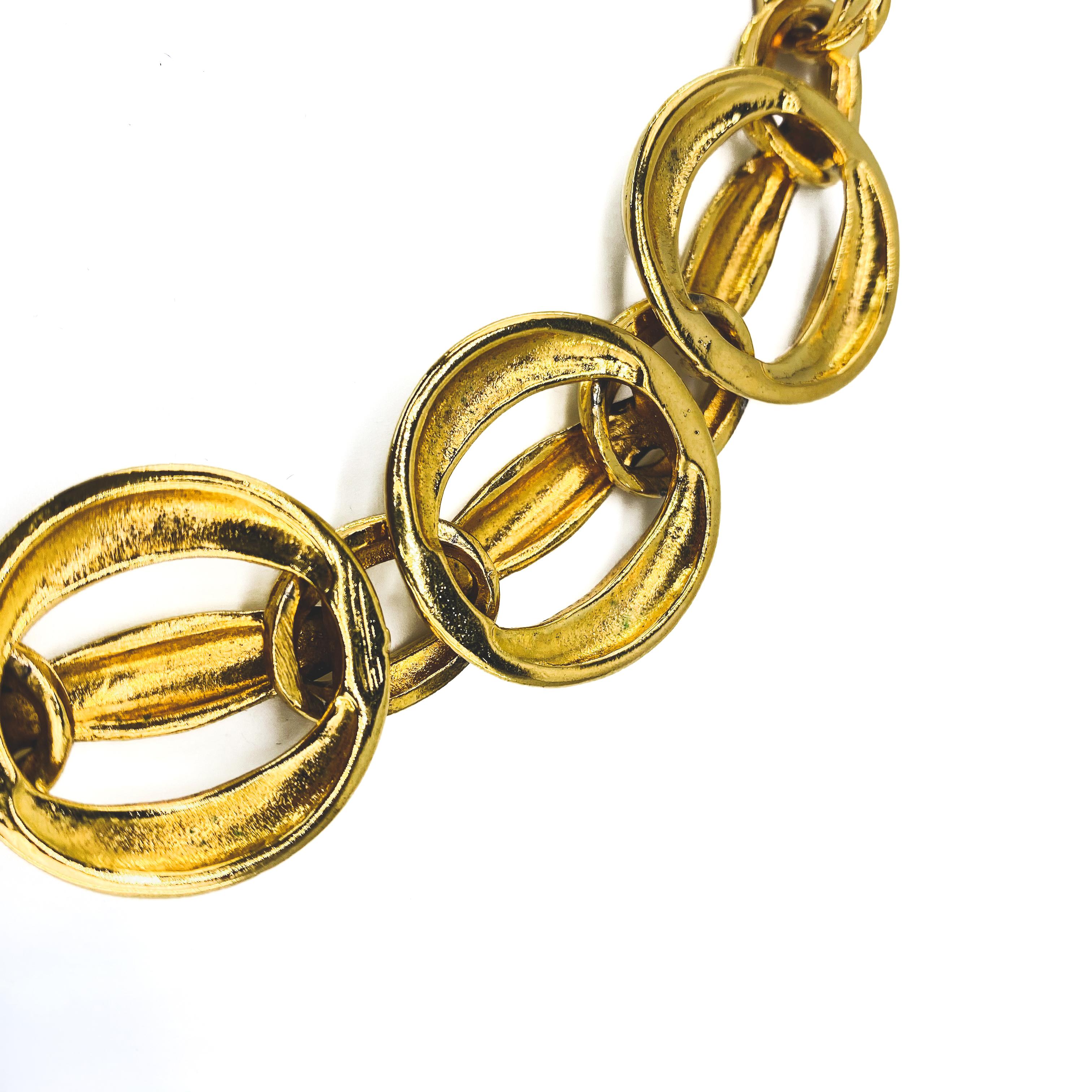 Chanel 1970s Vintage Necklace
Incredible statement vintage necklace from the most desirable fashion label in the world 

Detail
-Made in France in the 1970s
-Crafted from high quality gold plated metal
-Chunky chain links
-Hoof clasp

Size &
