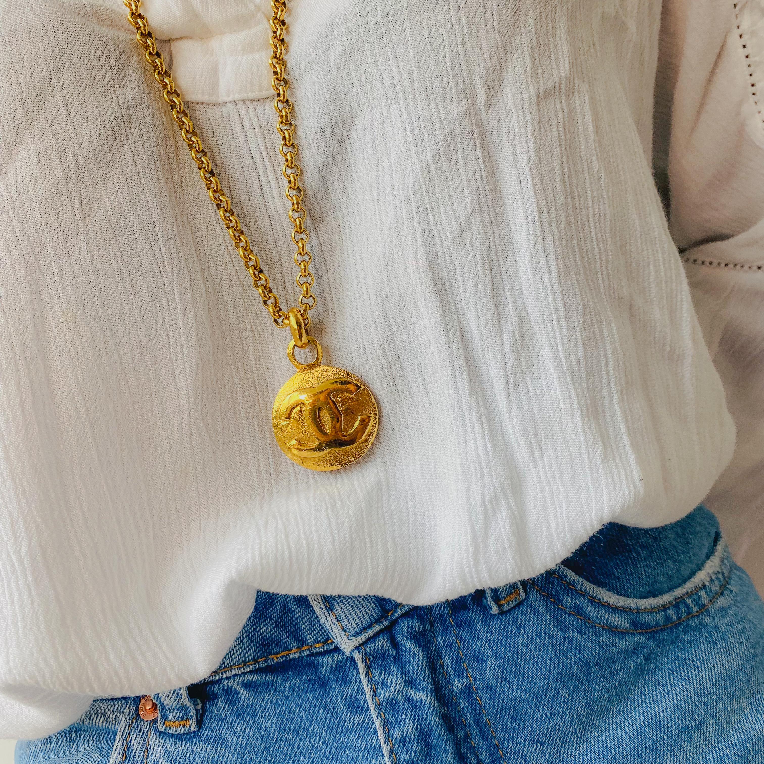 Chanel Vintage 1990s Pendant Necklace
A super versatile investment piece that will see you through the year day and night. Wear solo or layer up with smaller pendants and chains. Sure to give you a lifetime of joy!

Detail
-Made in France in