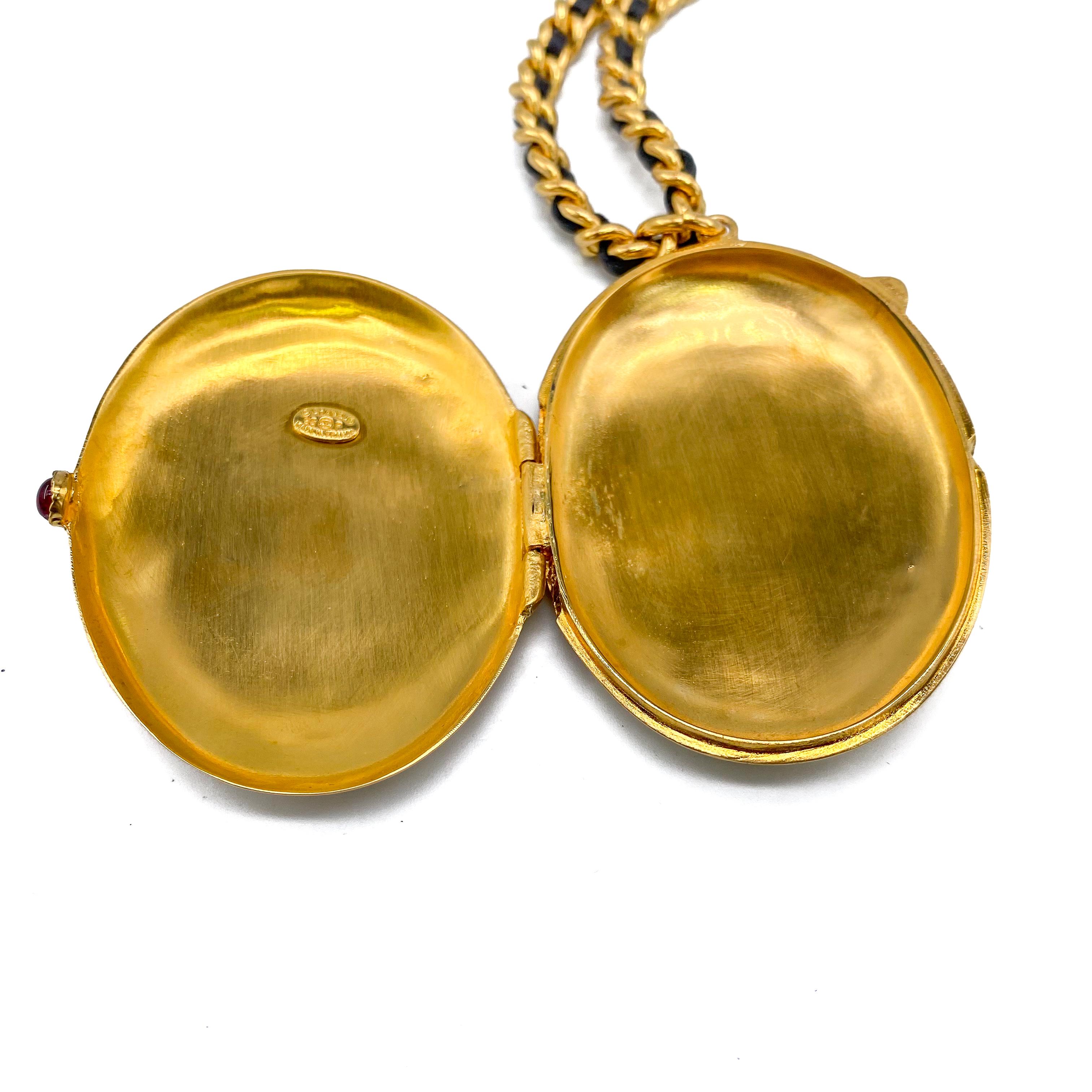 CHANEL Necklace Vintage 1990s Locket 3