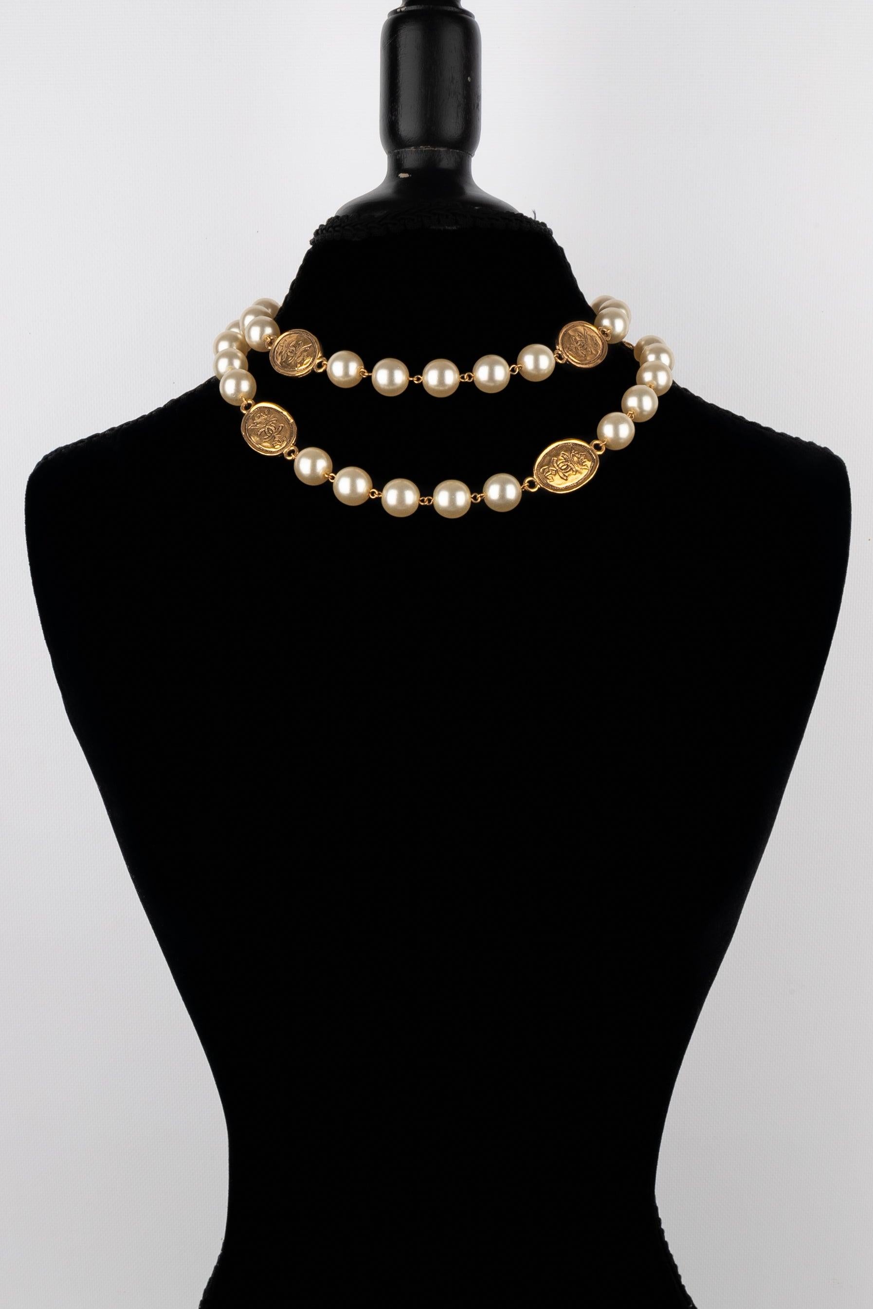 Chanel Necklace  with Costume Pearls, 1990s In Excellent Condition In SAINT-OUEN-SUR-SEINE, FR