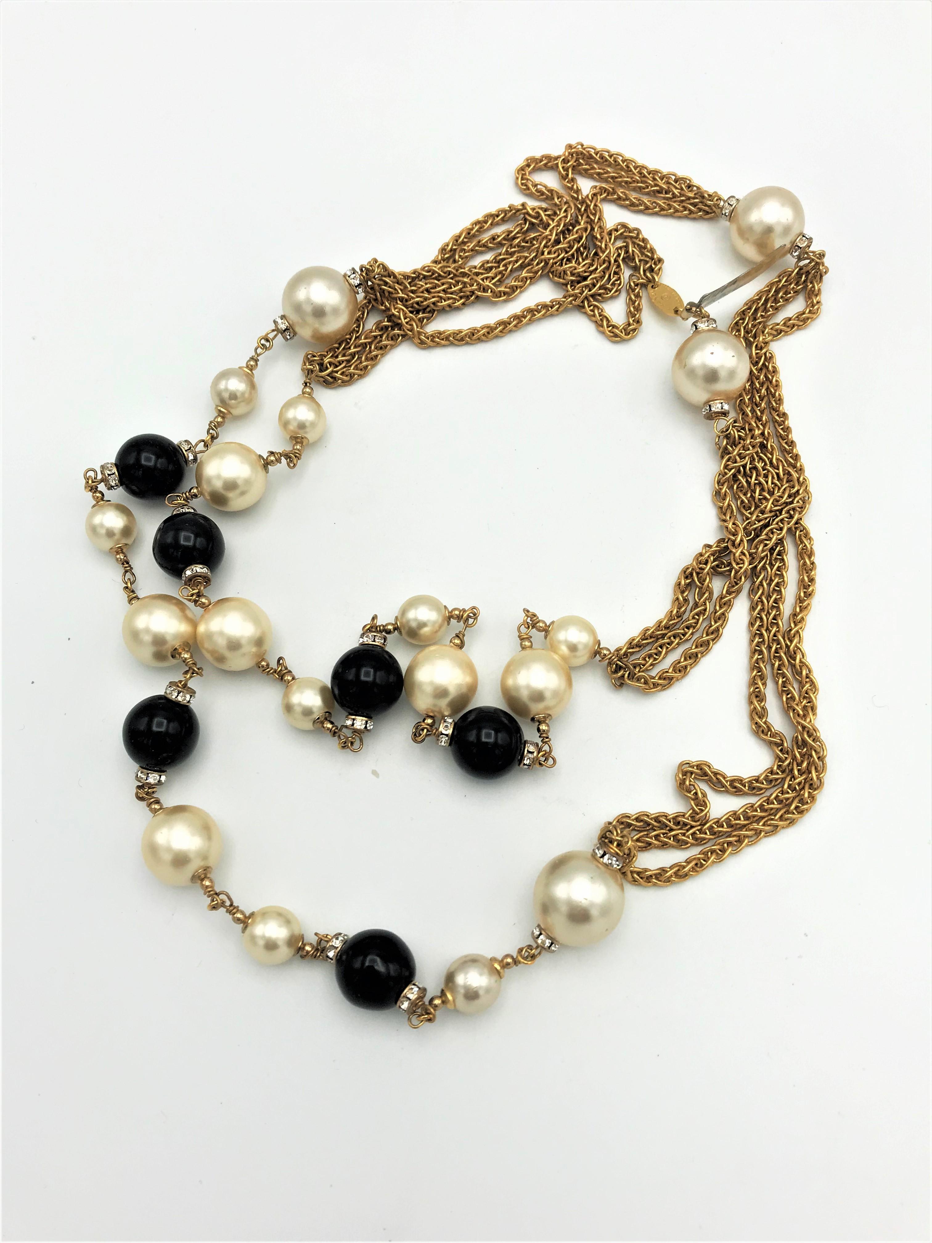 De las mujeres Collar Chanel con perlas de imitación y bolas Gripoix negras, firmado años 90 en venta