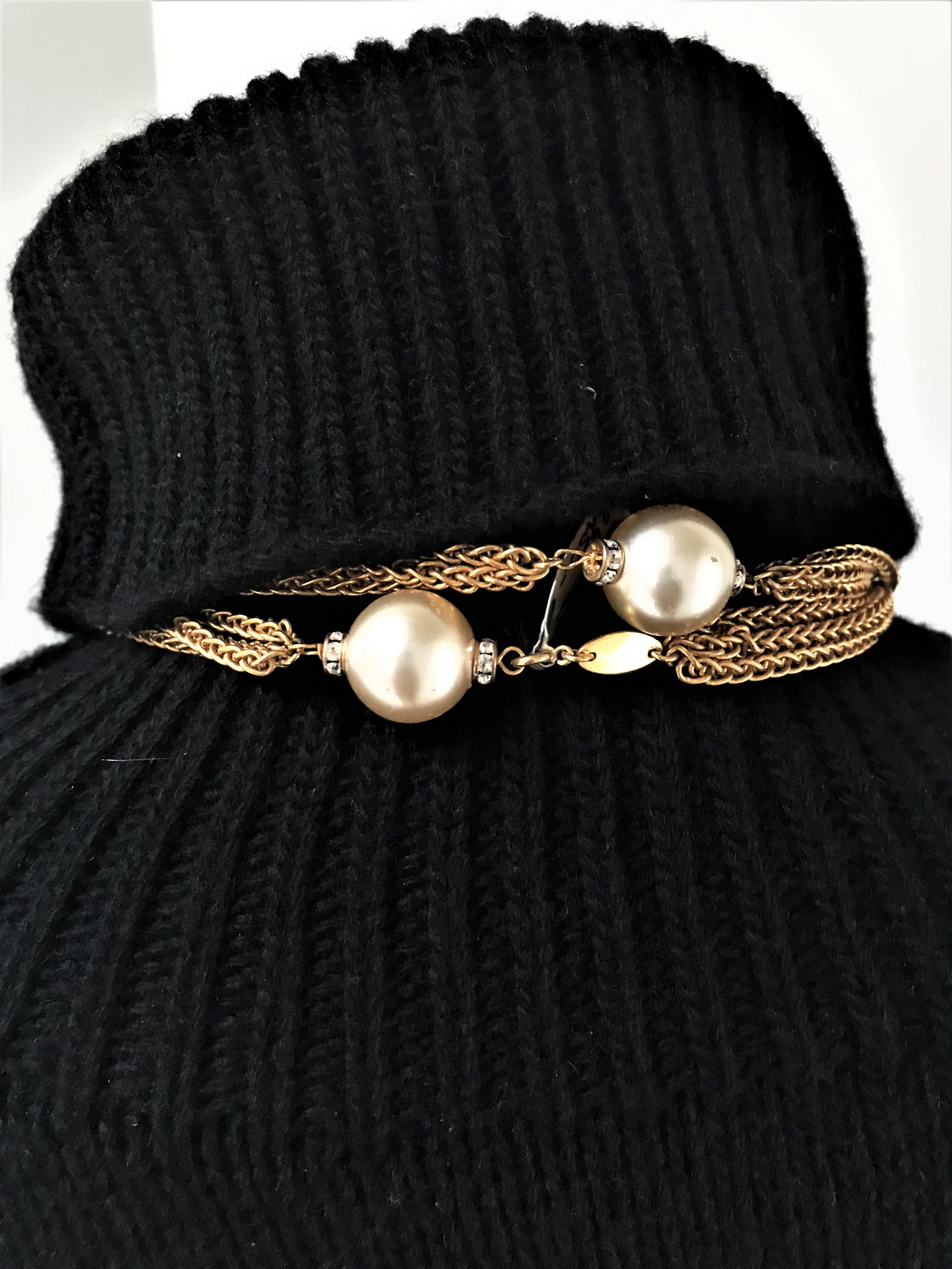 Collar Chanel con perlas de imitación y bolas Gripoix negras, firmado años 90 en venta 2
