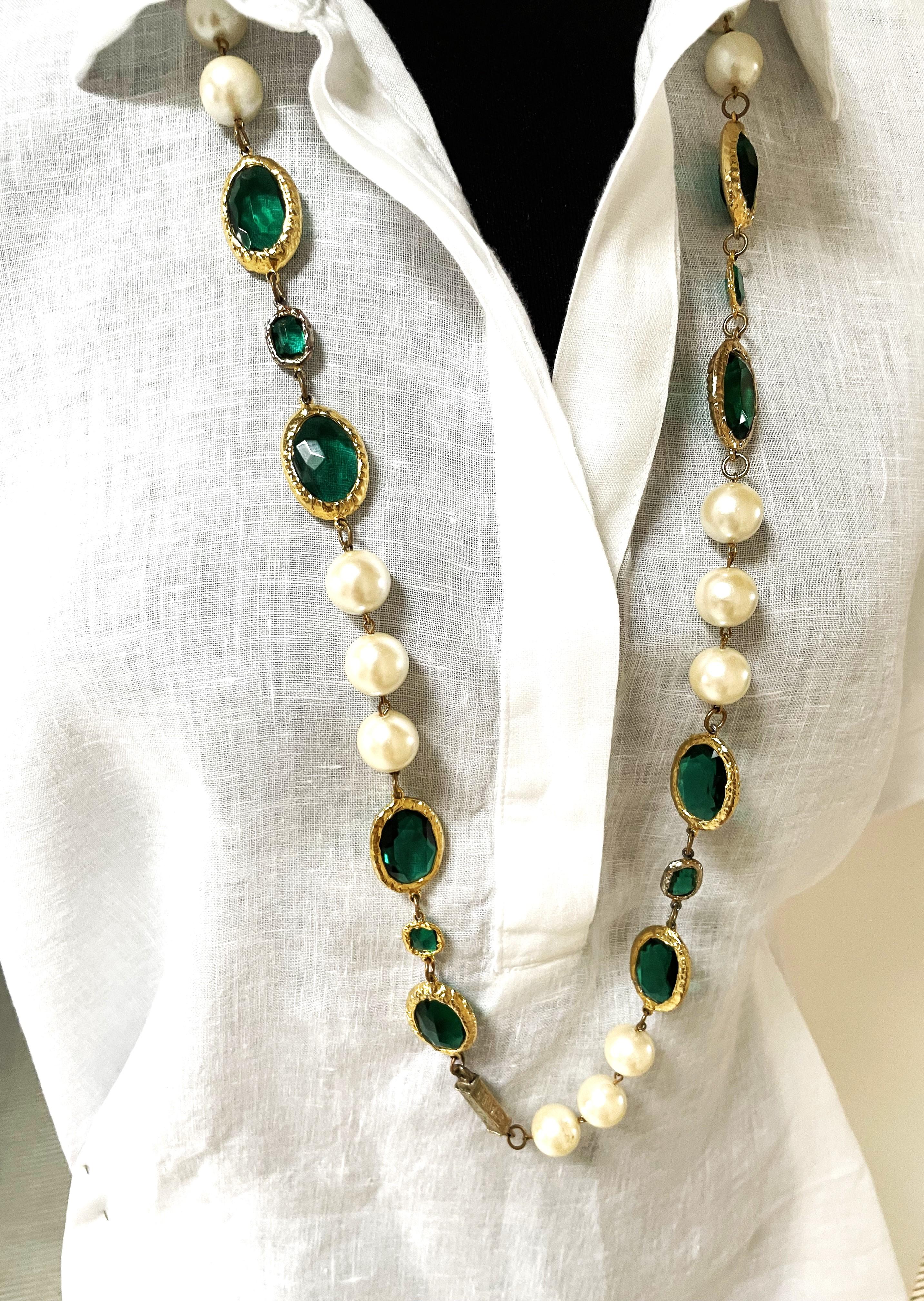 Women's or Men's CHANEL NECKLACE with large oval cut green rhinestones and handmade pearls, 1980  For Sale