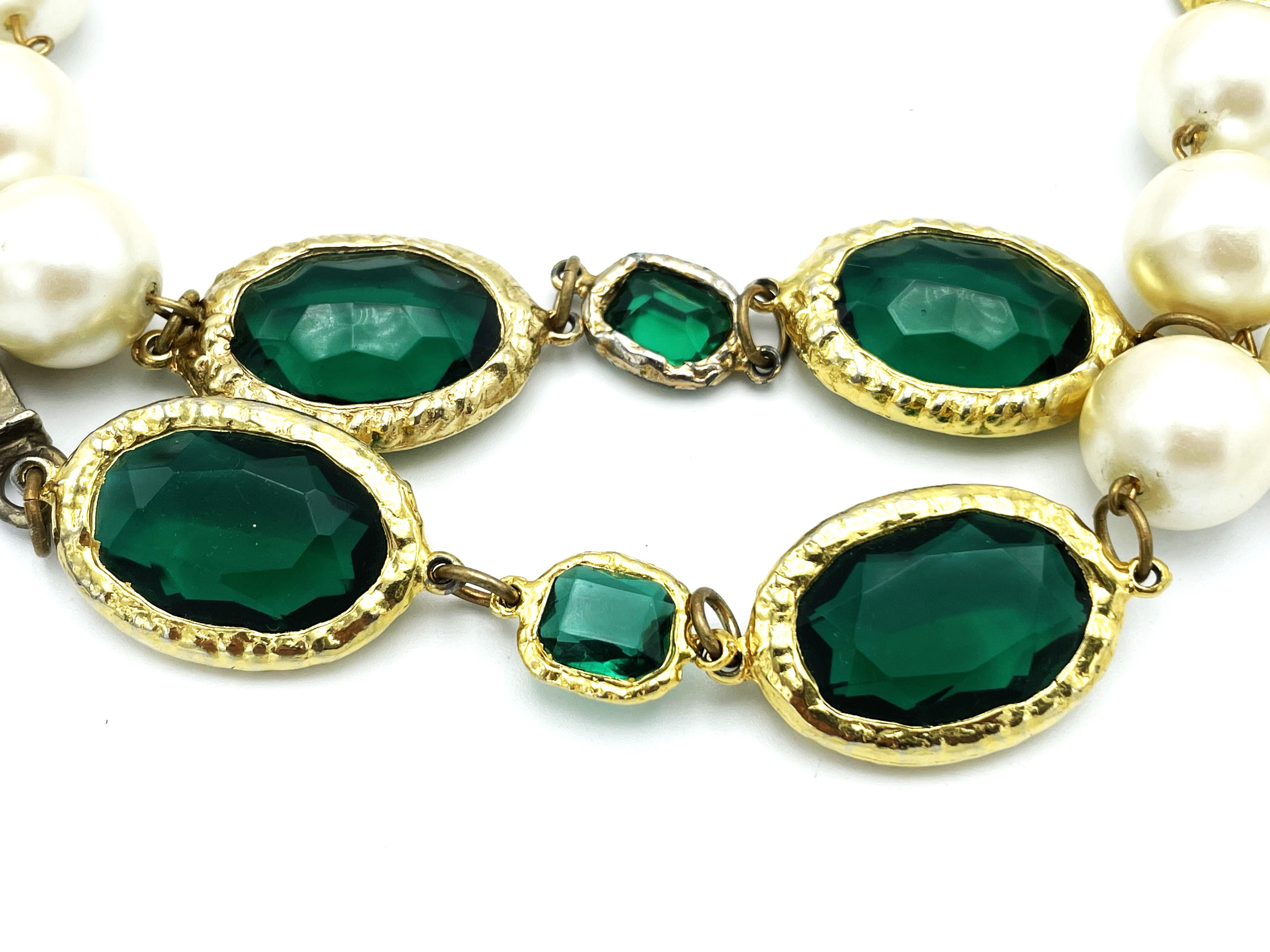 CHANEL NECKLACE with large oval cut green rhinestones and handmade pearls, 1980  For Sale 2