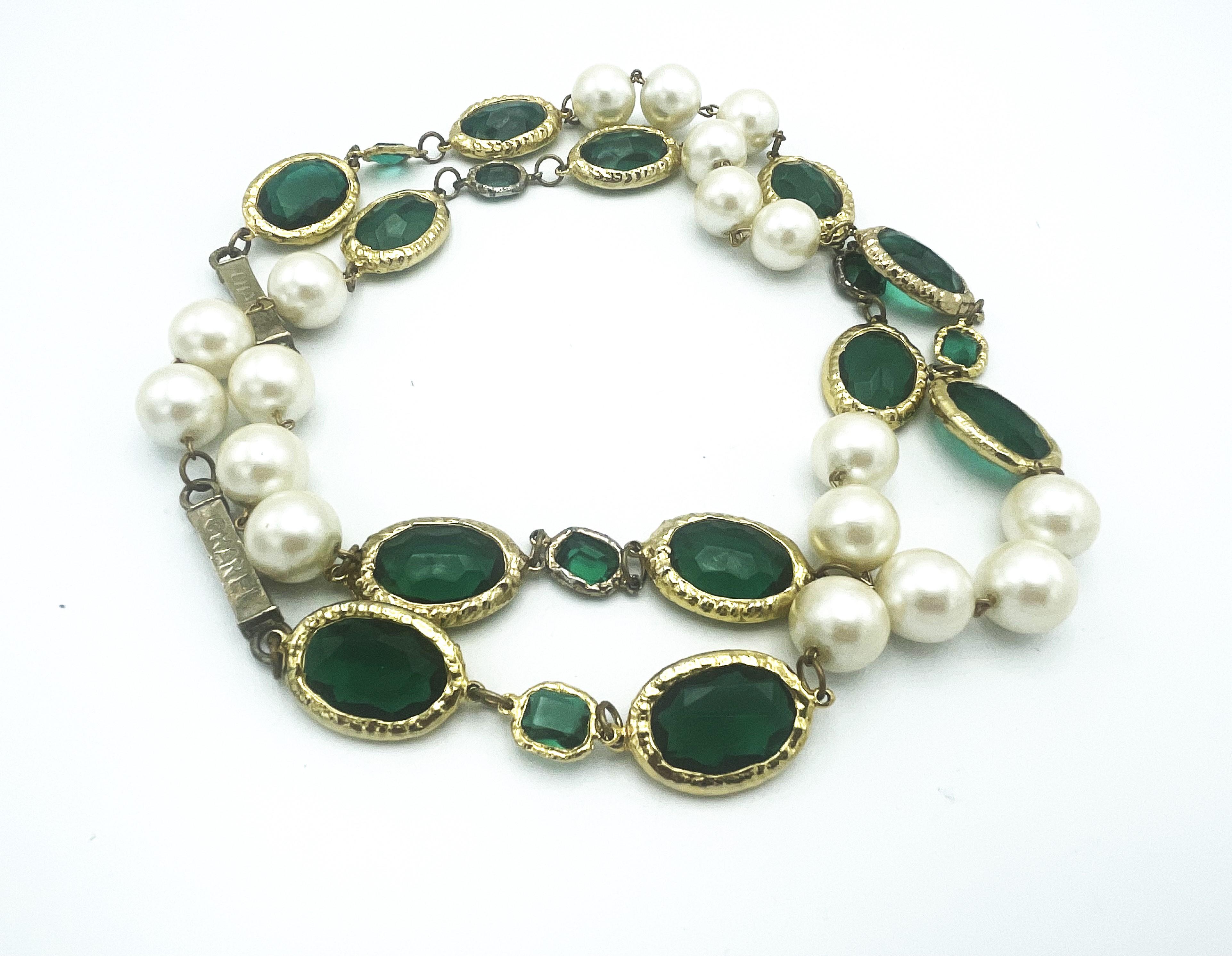 CHANEL NECKLACE with large oval cut green rhinestones and handmade pearls, 1980  For Sale 3